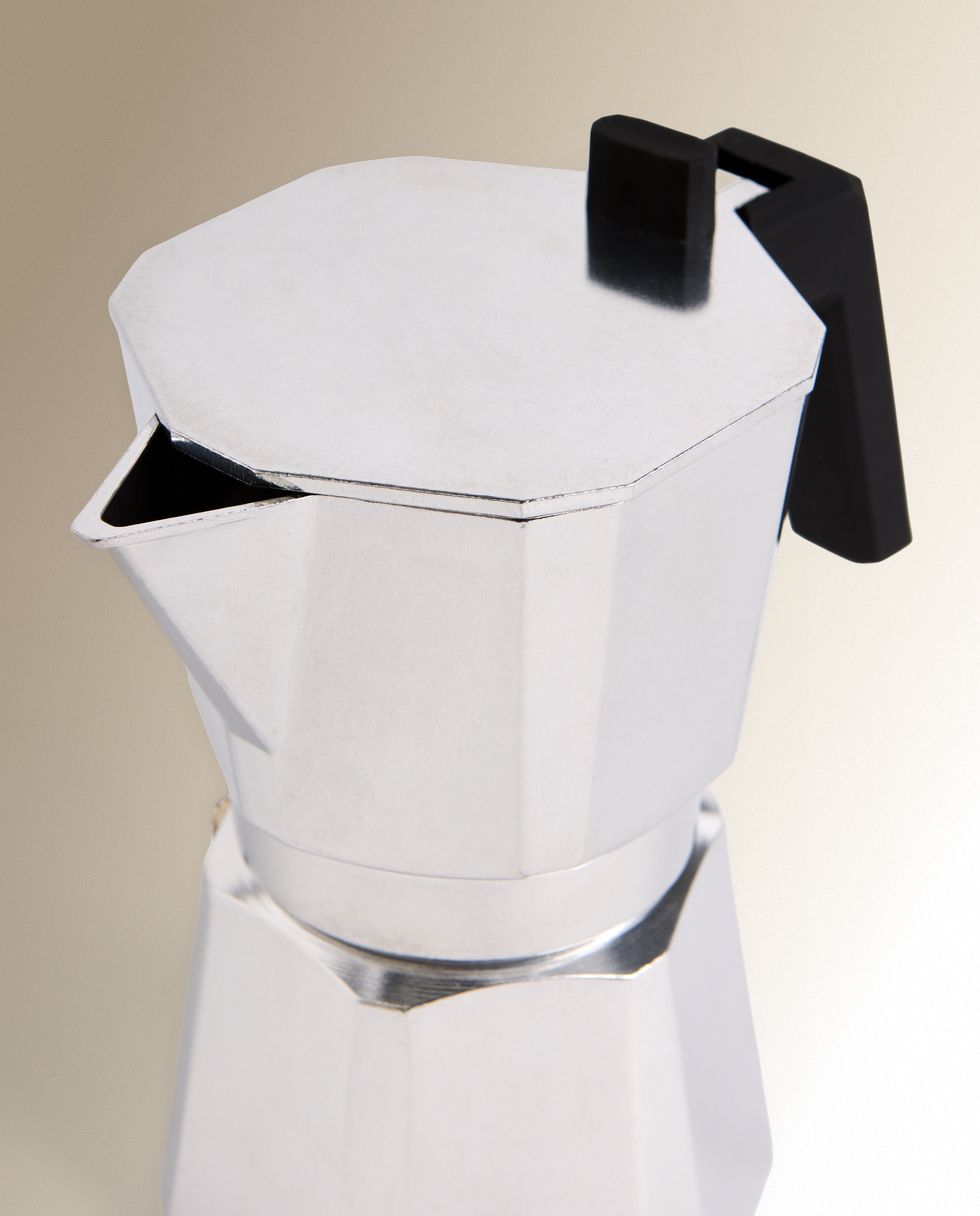 Cafetera italiana de aluminio Facetada - Gris 6 Tazas Gris-2