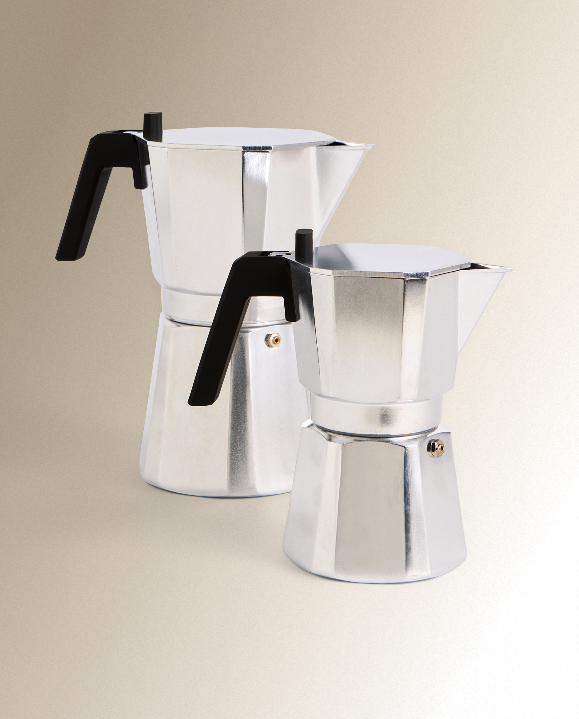 Cafetera italiana de aluminio Facetada - Gris 6 Tazas Gris-5