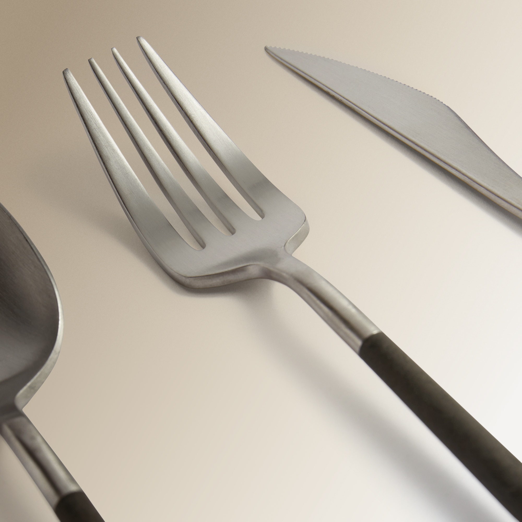 Garfo de mesa Neo Preto Metálico-2