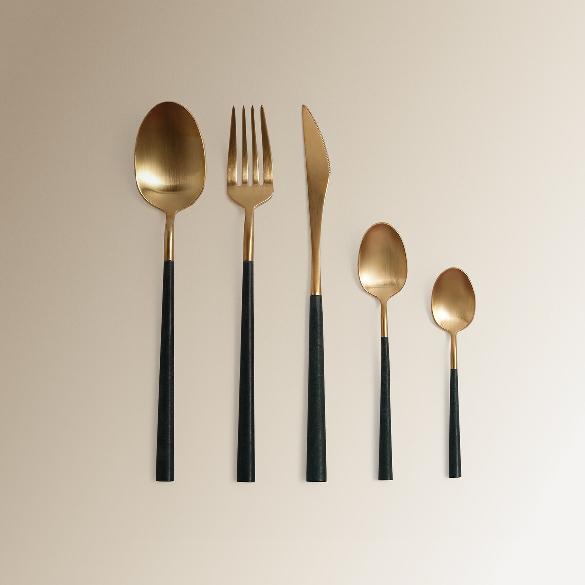 Garfo de mesa Neo Ouro-3