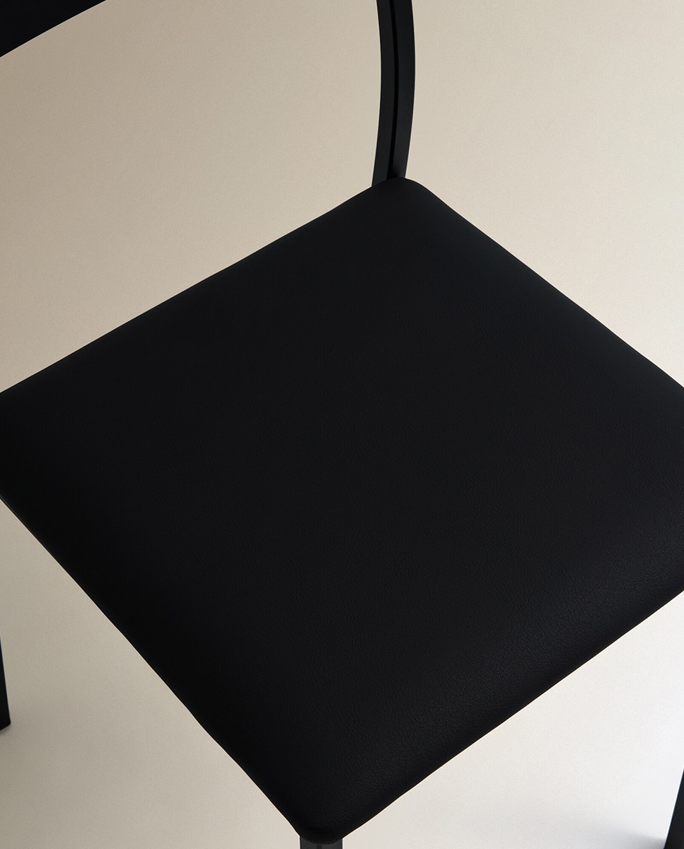 Silla en símil piel Vania - Negro Negro-6