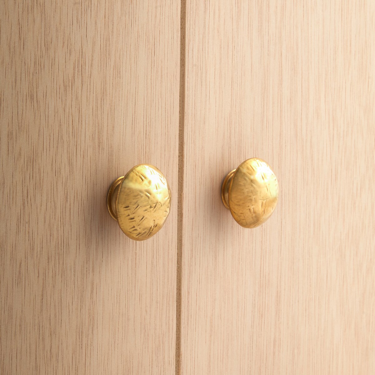 Conjunto de 2 puxadores com efeito martelado Selva Ouro-2