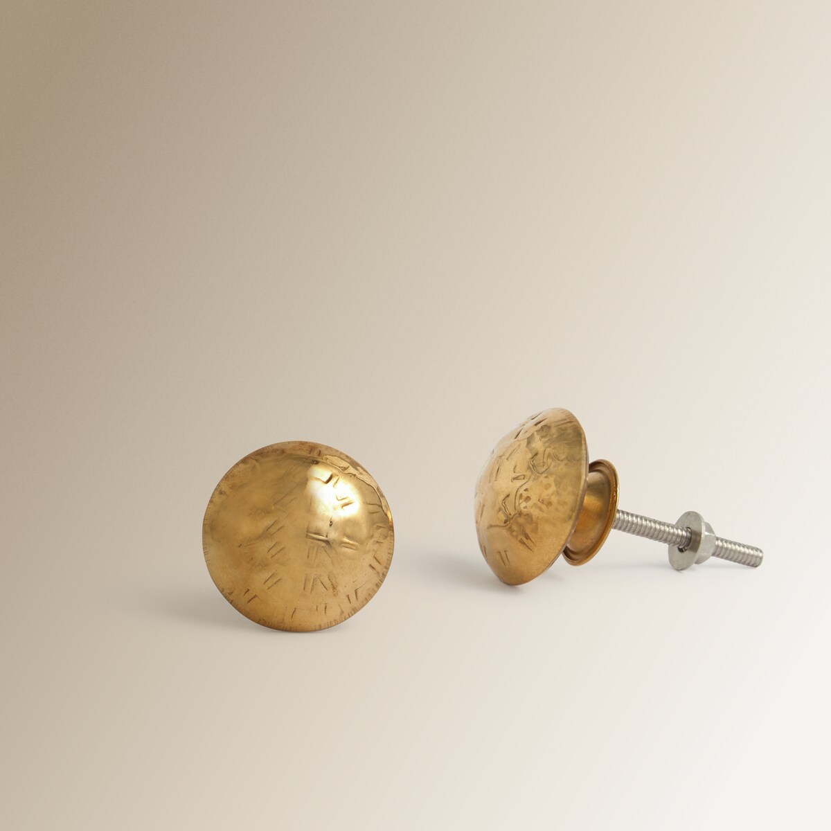 Conjunto de 2 puxadores com efeito martelado Selva Ouro-3