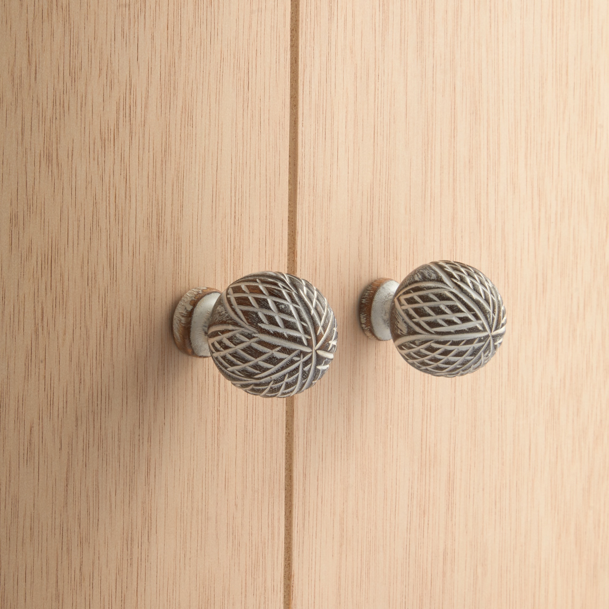 Conjunto de 2 puxadores de madeira ornamentada Selva Castanho-2