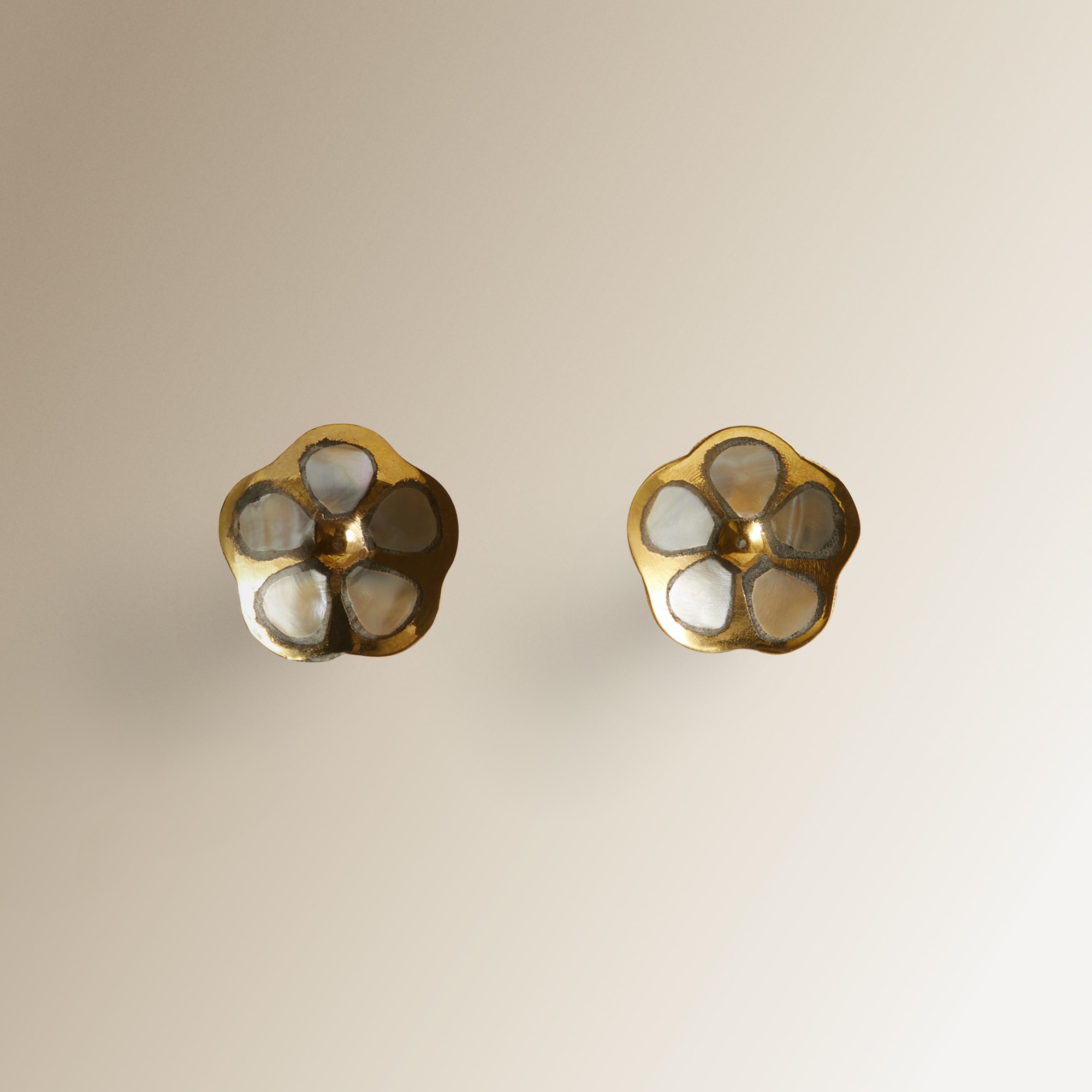 Imagem 0 de Conjunto de 2 Puxadores Flor Madrepérola