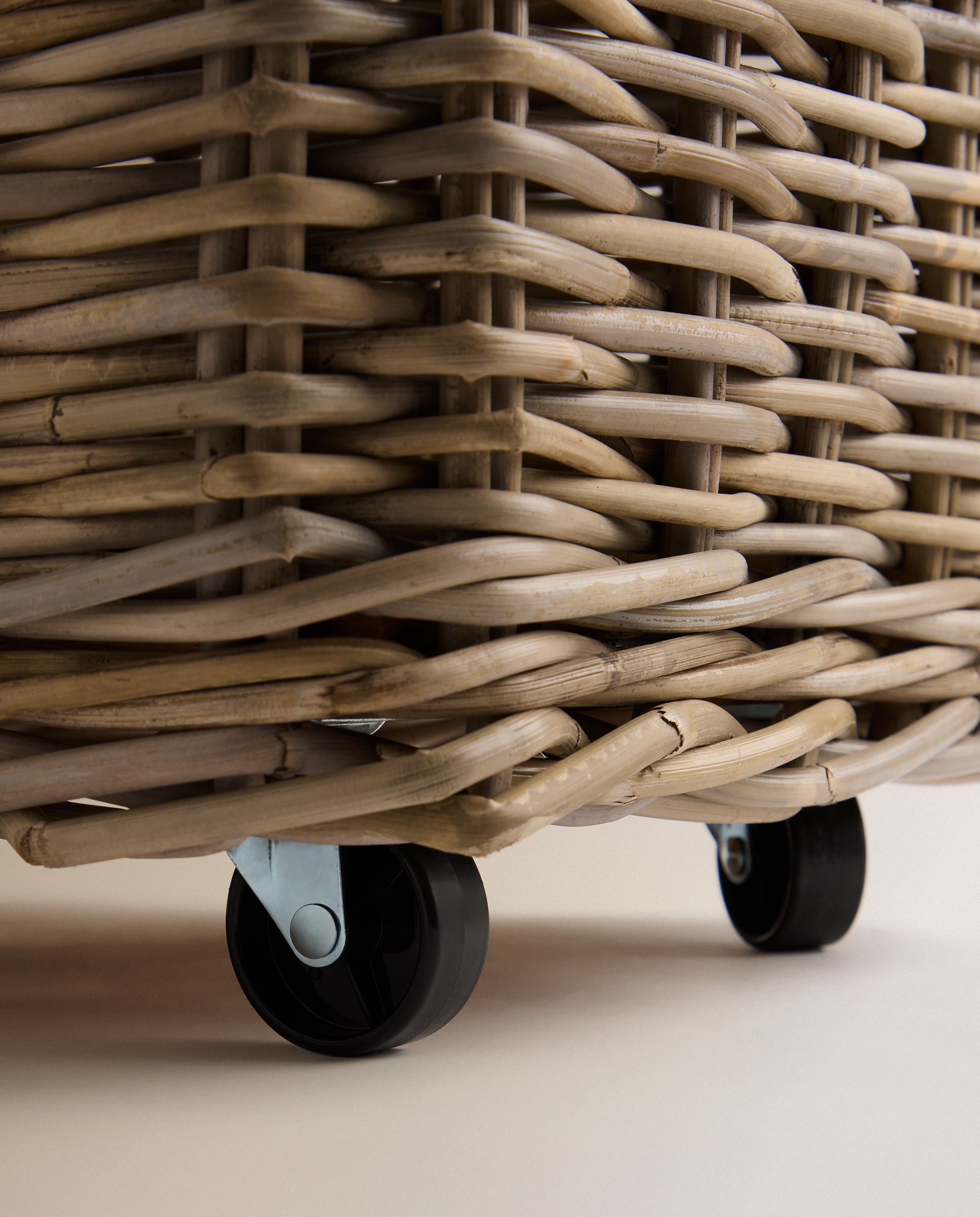 Cesta de Rattan com Rodas Natural-4