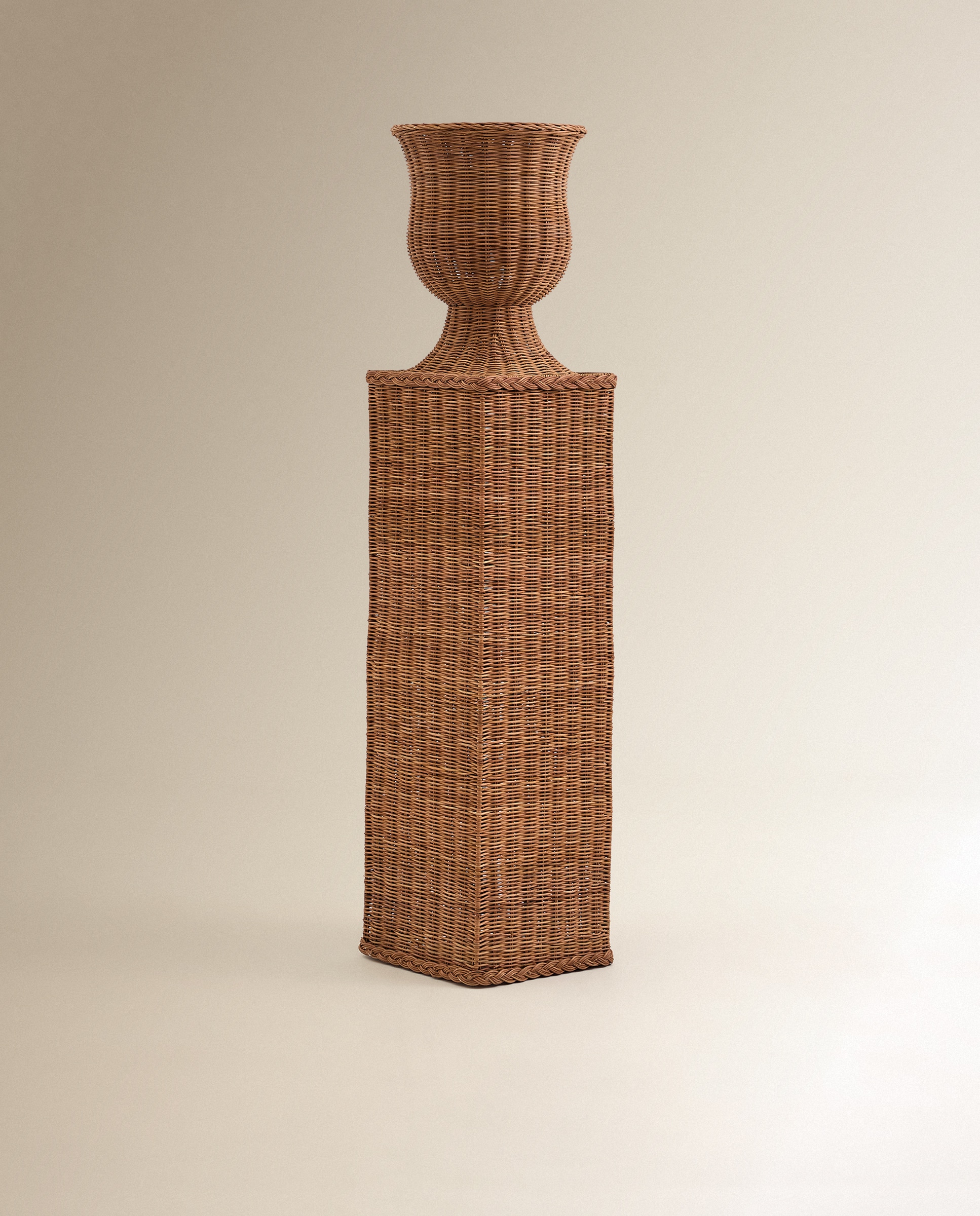 Figura Pilar com jarrão de ratã Labin Natural-2