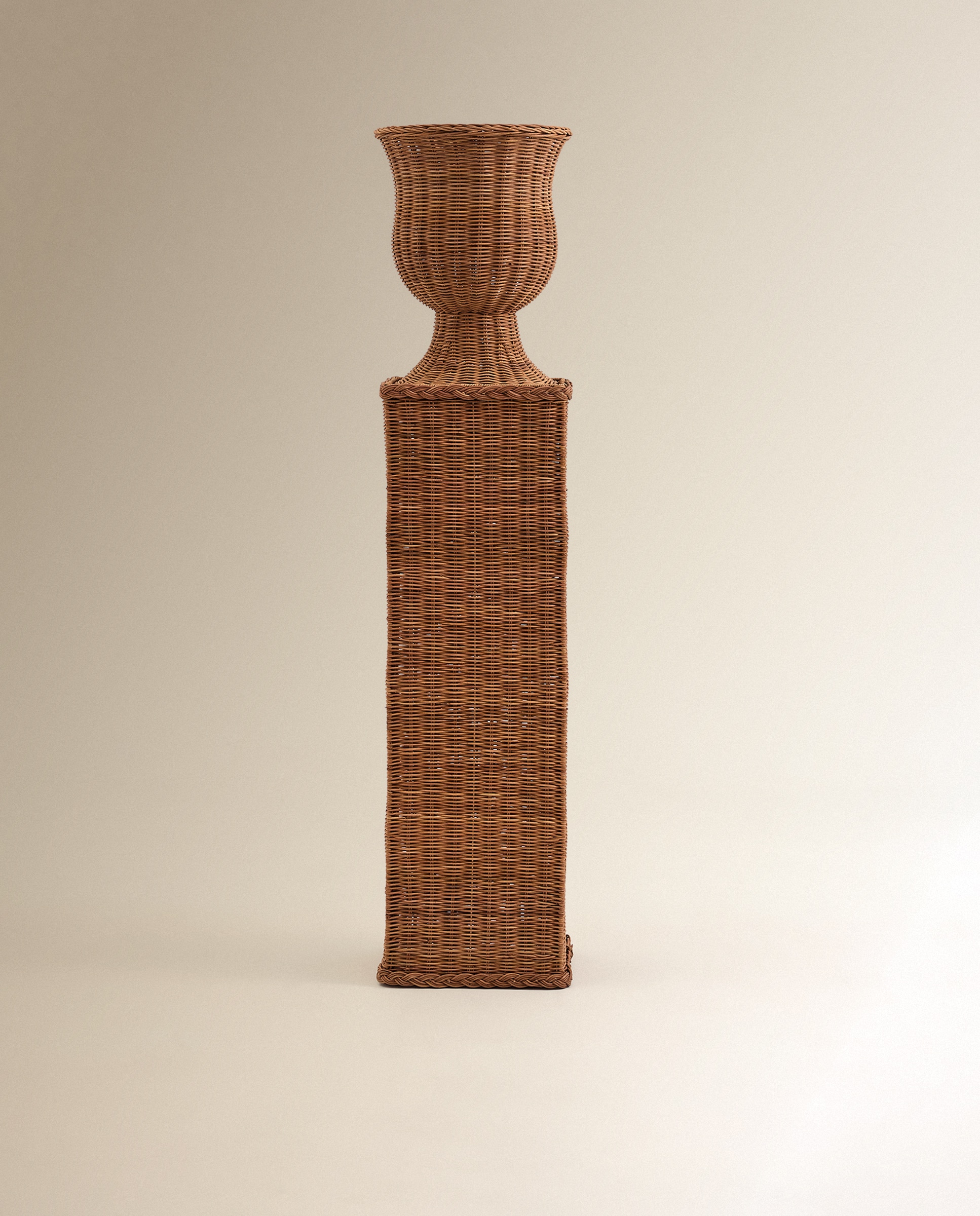 Figura Pilar com jarrão de ratã Labin Natural-3