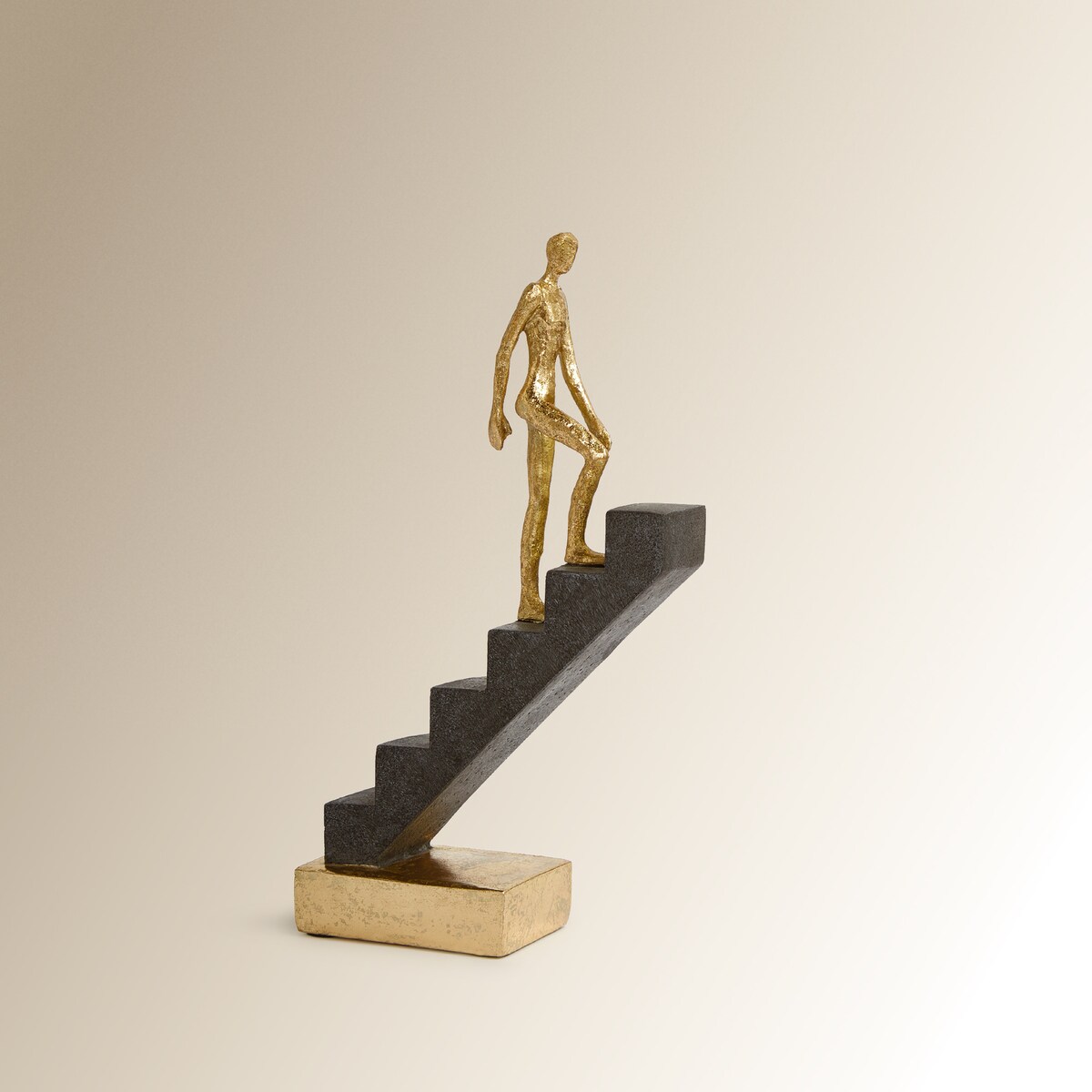 Figura Decorativa Homem em Escada Parana Ouro-2