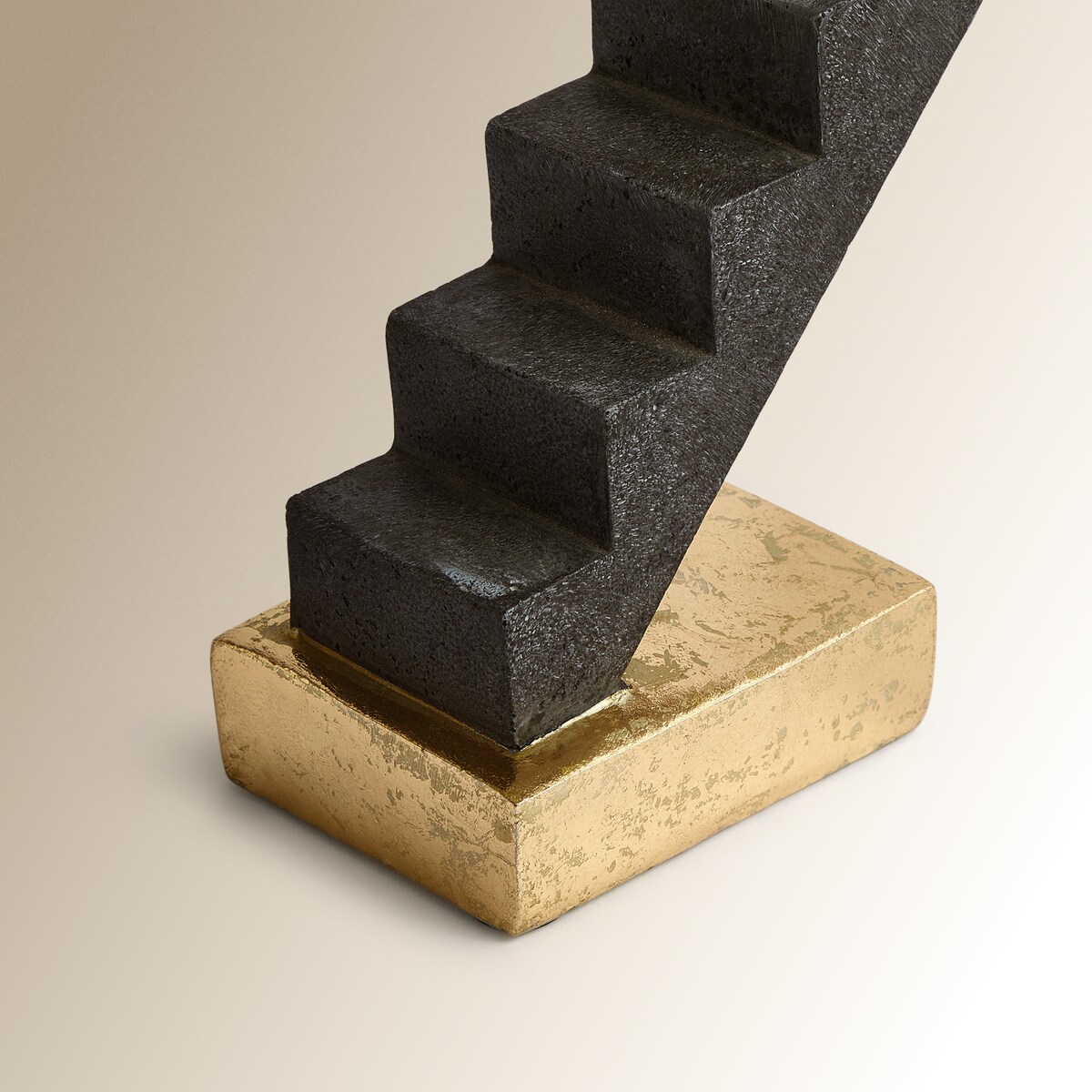 Figura Decorativa Homem em Escada Parana Ouro-4