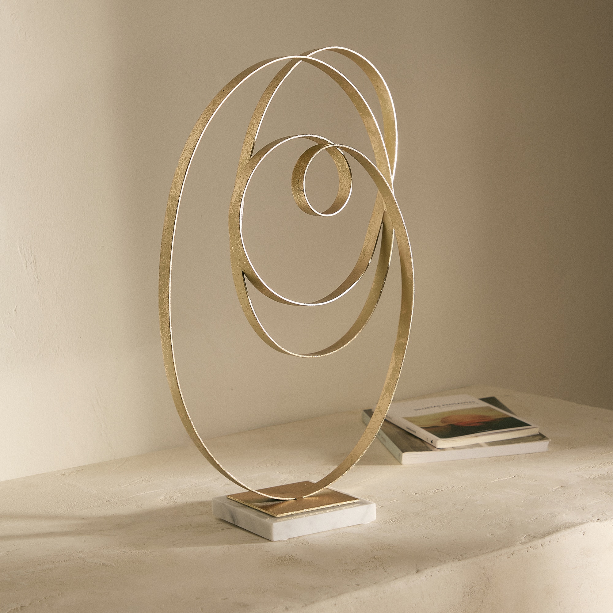Imagem 0 de Figura Decorativa de Metal Art Decor