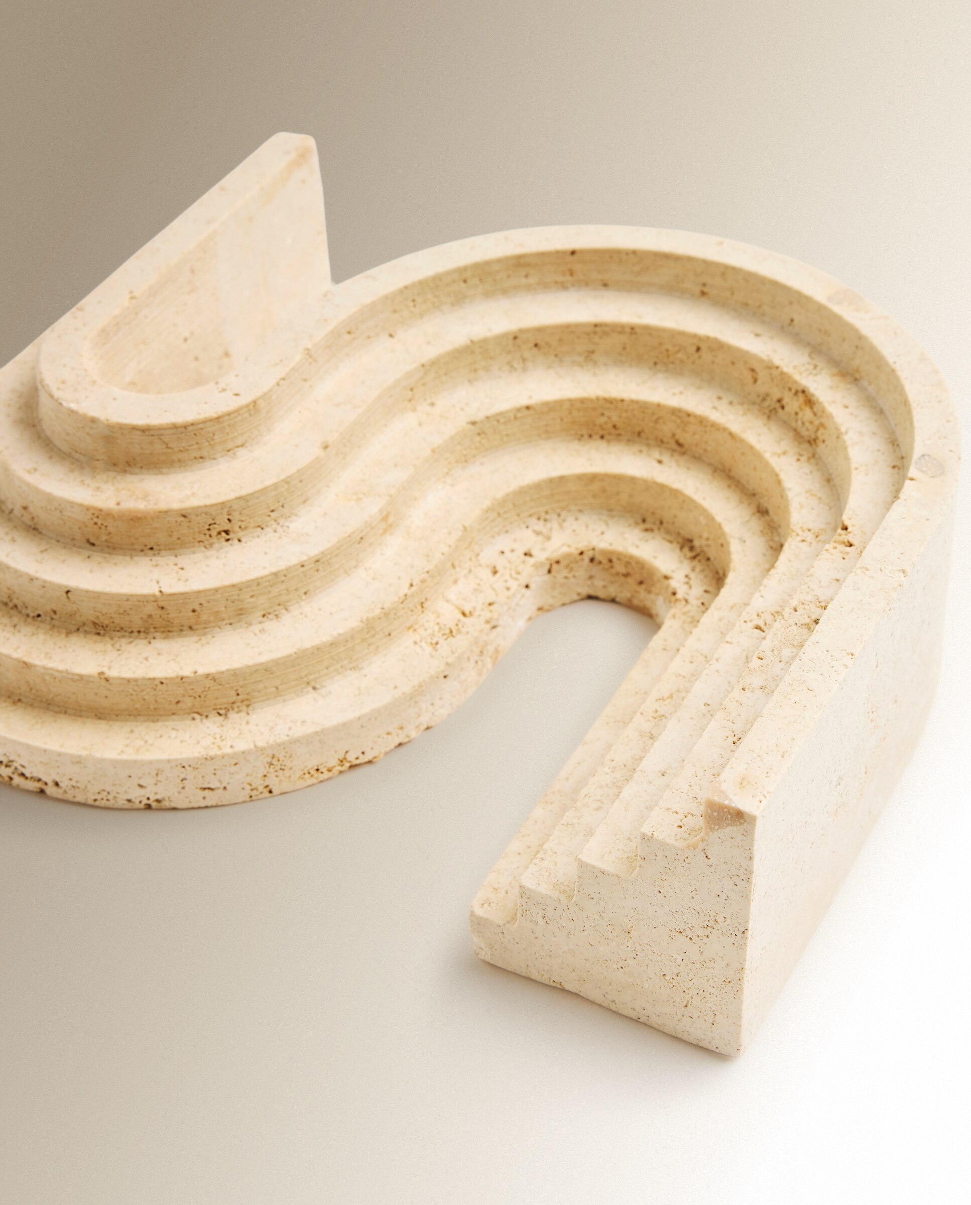 Figura Decorativa Curvas Toba Cru-4