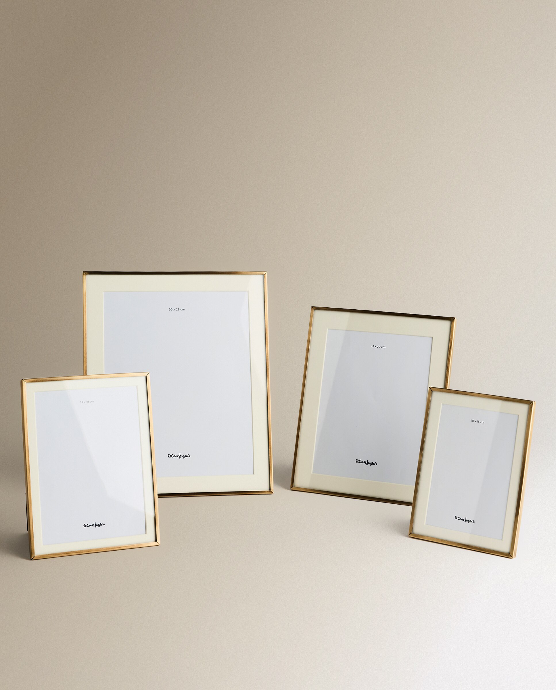 Moldura para Fotografia com Passe-Partout Tilo Dourado-4