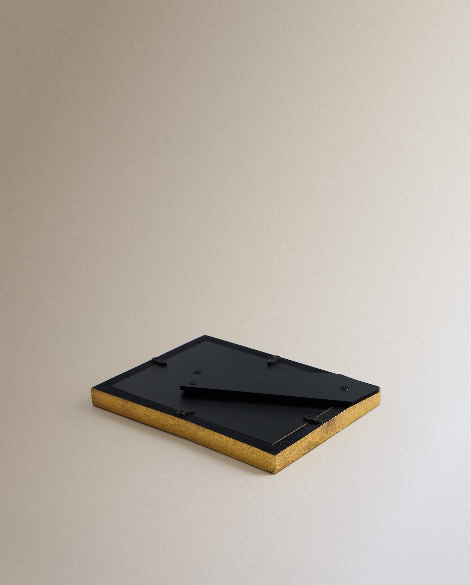 Moldura para Fotografia em Madeira Afrodita Dourado-3