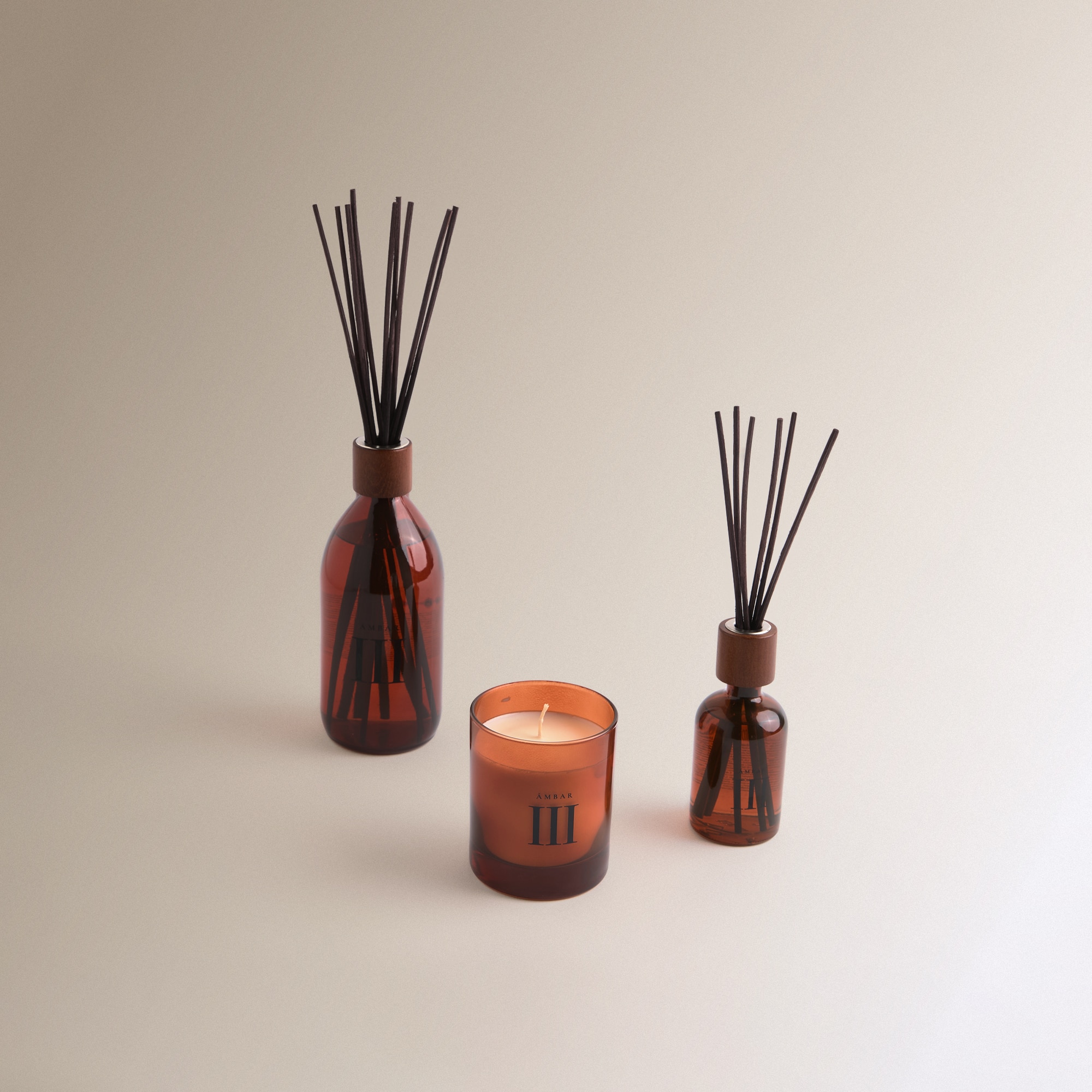 Vela Perfumada Amber Roast Essential Cinzento-5