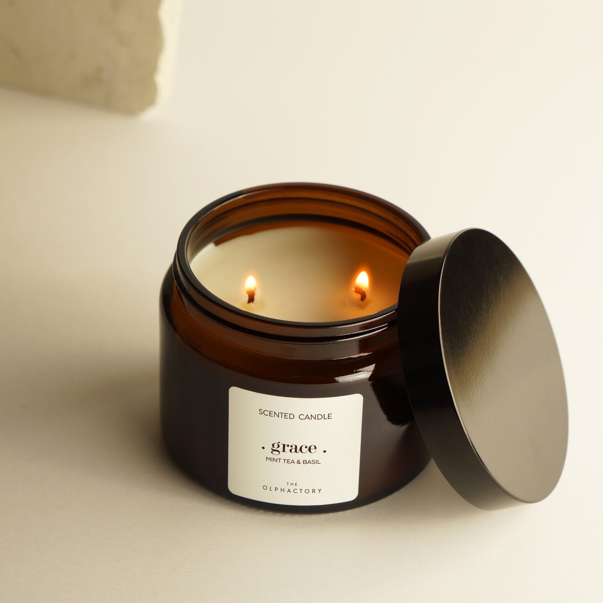 Vela em Copo Perfumada Grace Mint Tea & Basis Amber Castanho-3