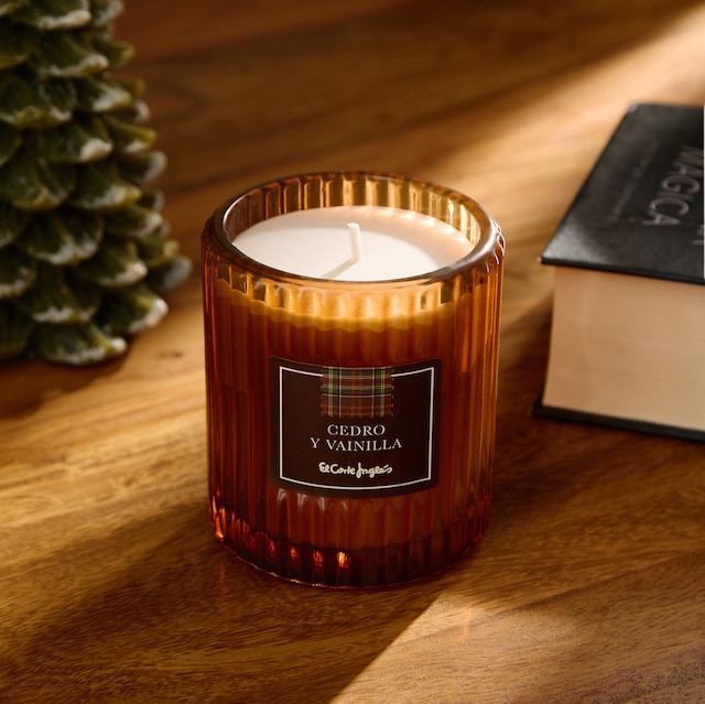 Imagem 0 de Vela em Copo Cedro e Baunilha Natal