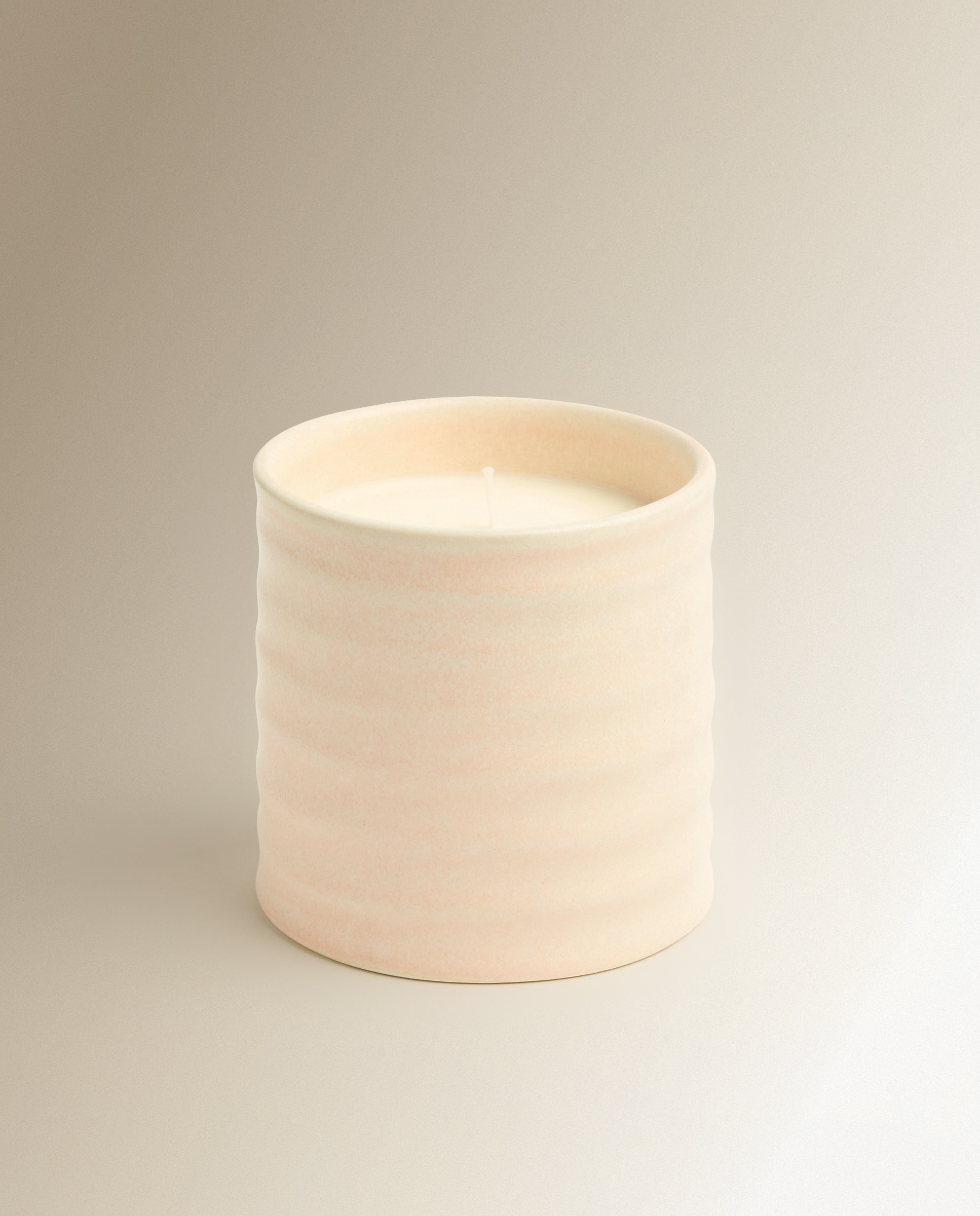 Imagen 2 de Vela en vaso Cerámica Moldeada Freesia & Bergamota - Crudo Crudo
