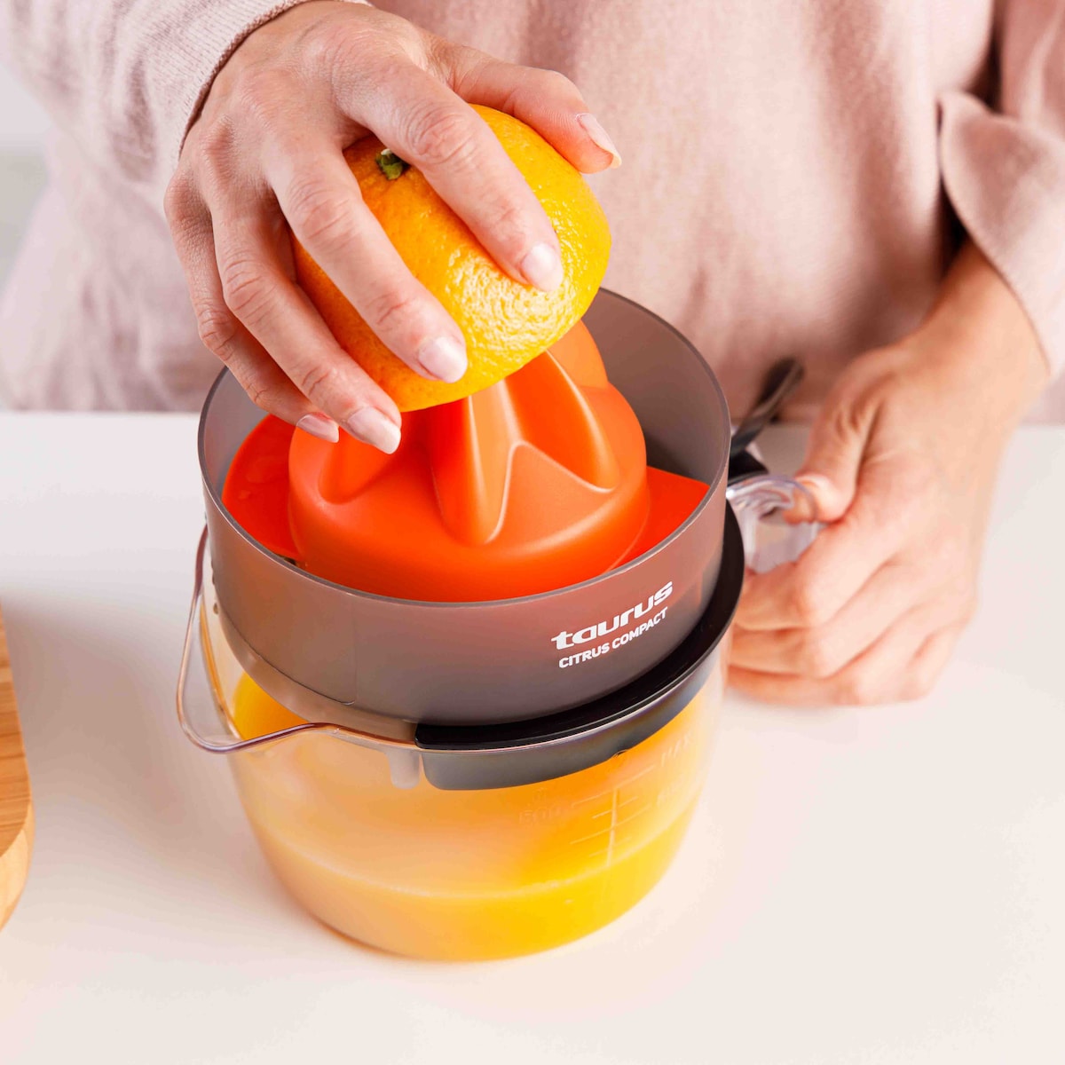 Exprimidor eléctrico Taurus Citrus Compact con doble sentido de rotación Transparente / Negro-6