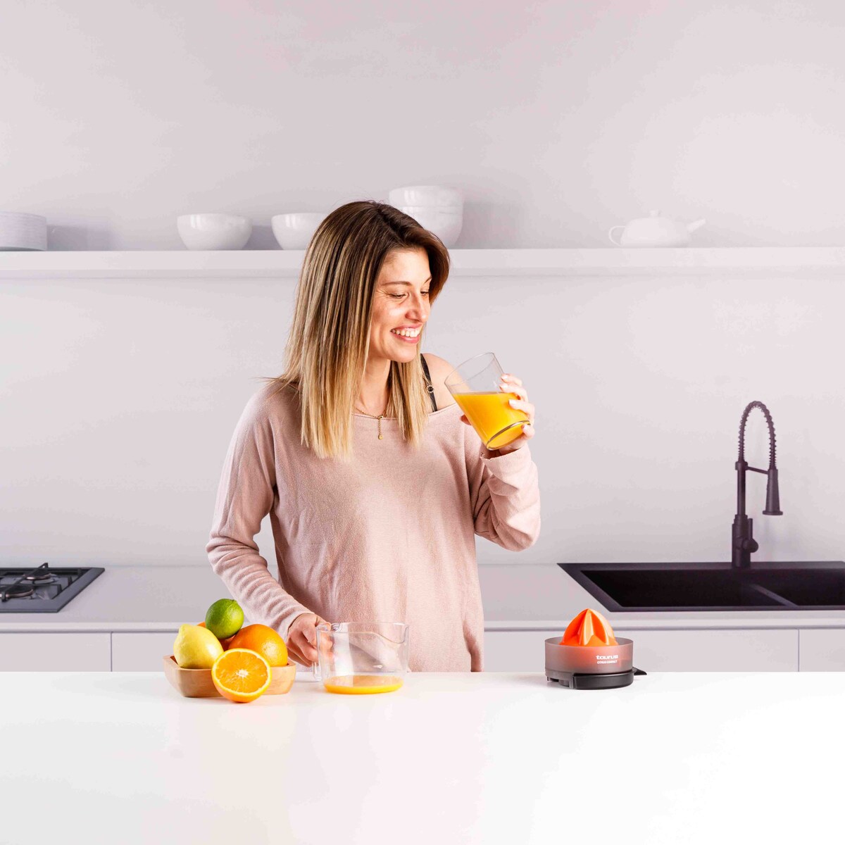 Exprimidor eléctrico Taurus Citrus Compact con doble sentido de rotación Transparente / Negro-8