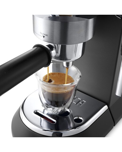 Cafetera espresso manual de bomba De'Longhi Dedica EC685.BK sistema cappuccino Negro-12