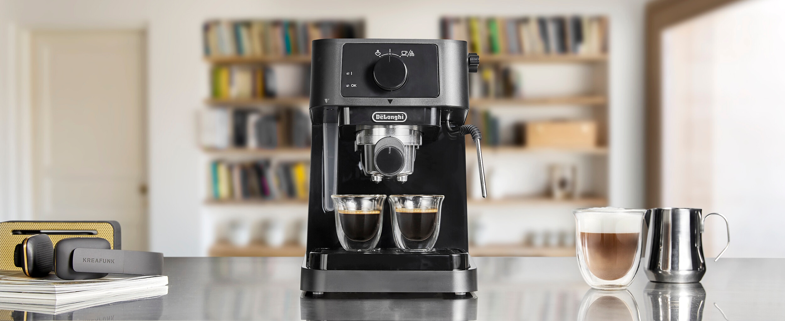Imagen 8 de Cafetera espresso De'Longhi EC230.BK bomba tradicional, con deposito de agua extraible - Negro Negro