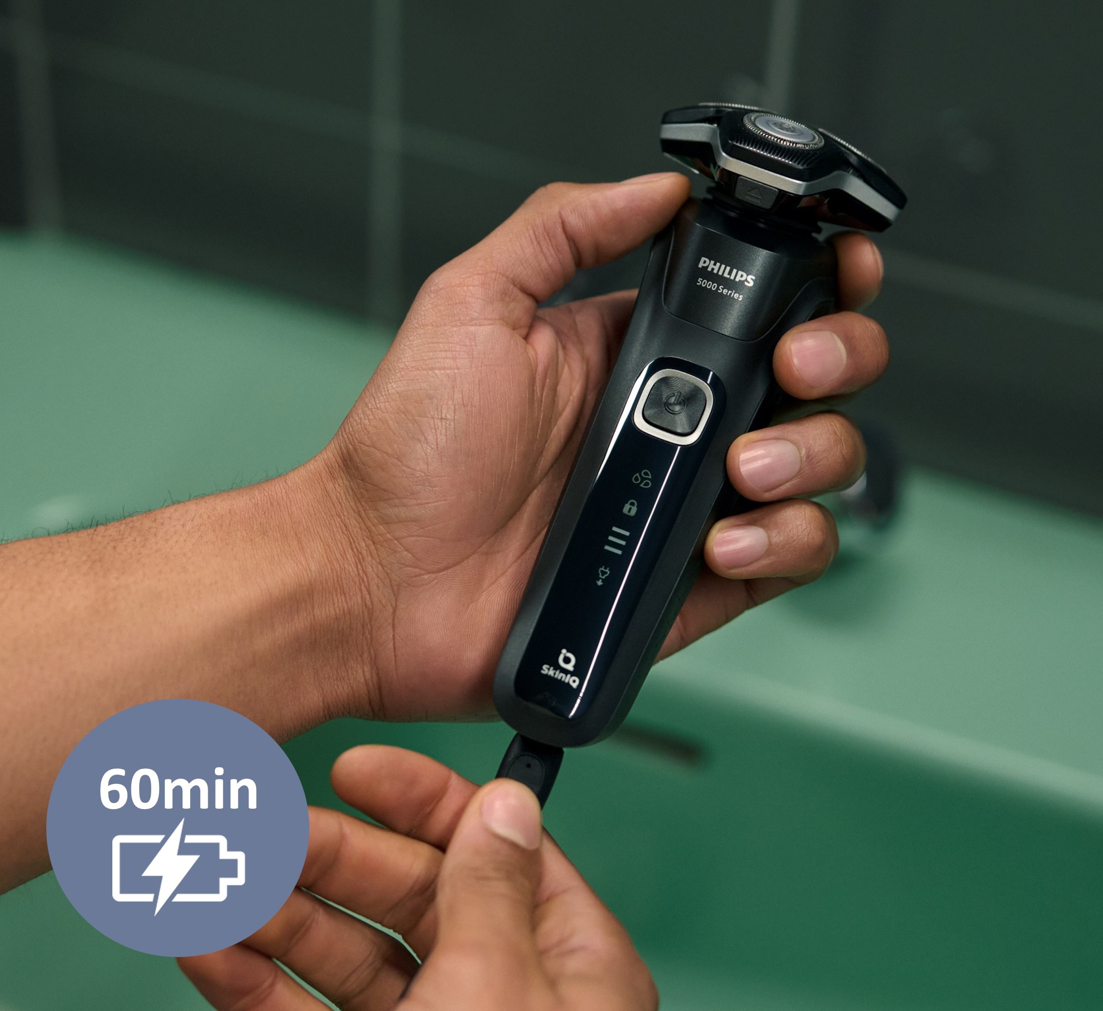 Afeitadora eléctrica Philips Serie 5000, máquina de afeitar hombre en seco y mojado, centro de limpieza 8