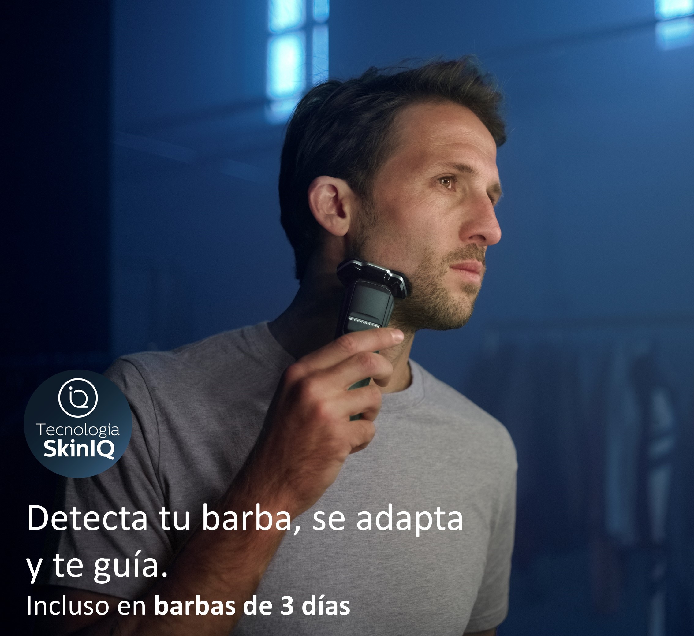 Afeitadora eléctrica Philips Serie 7000, máquina de afeitar hombre en seco y mojado, soporte de carga y funda 5