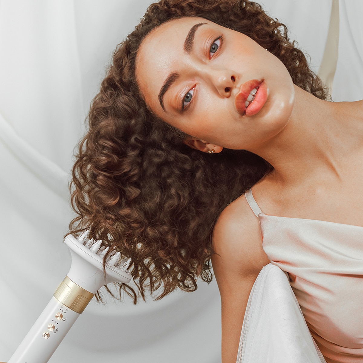 Moldeador Cecotec CeramicCare 14 en1 AirGlamc con 3 velocidades y 3 temperaturas Champagne-6