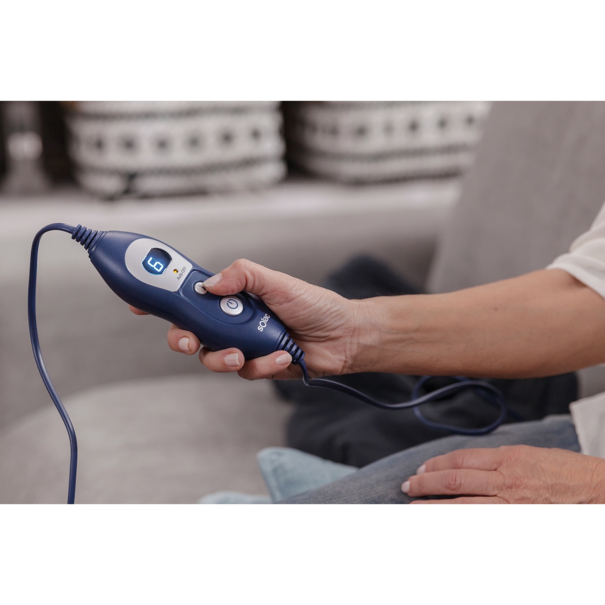 Almohadilla eléctrica Solac CT8690 ergonómica cervical y hombros 2