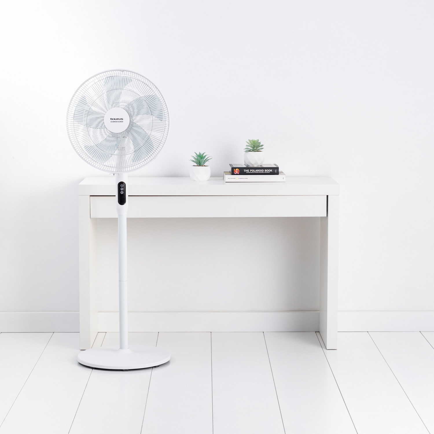Ventilador de pie Taurus Brice Silence con 5 aspas Blancos-2