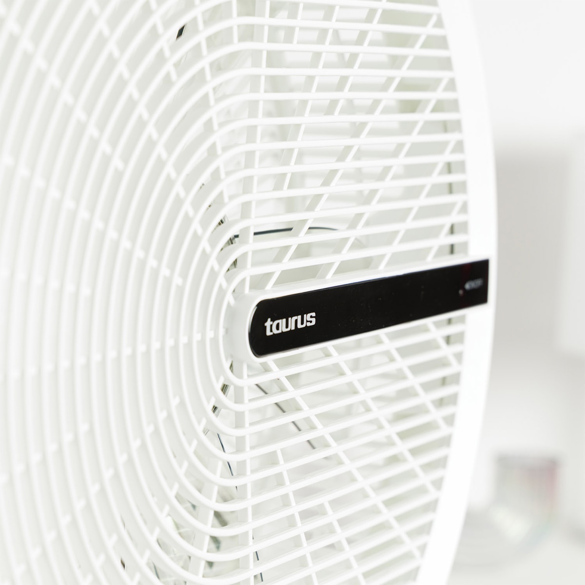 Ventilador de pie Taurus Ice Brise XL Compact Blanco-4