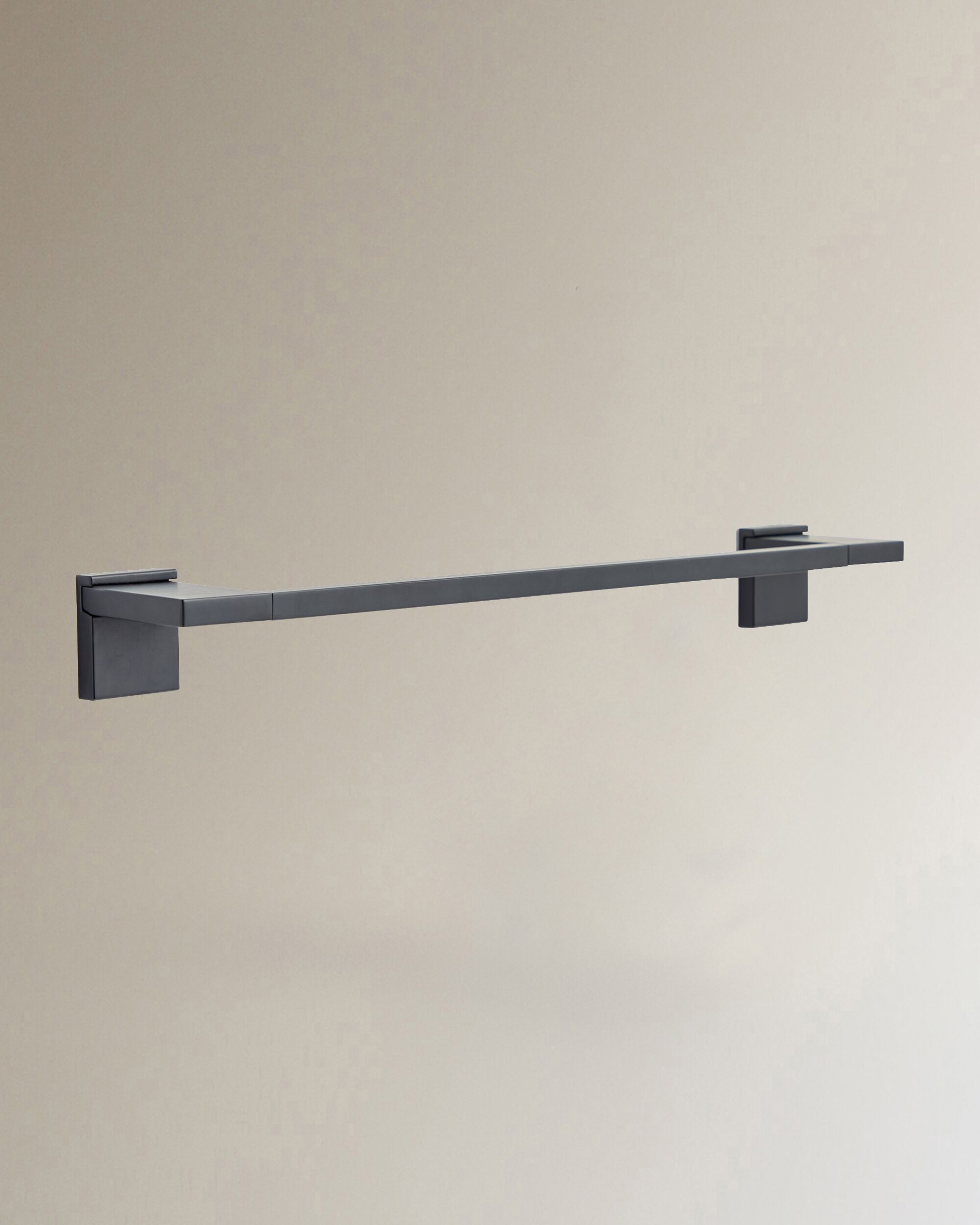 Colección de accesorios de baño en negro Rubik Roca 3