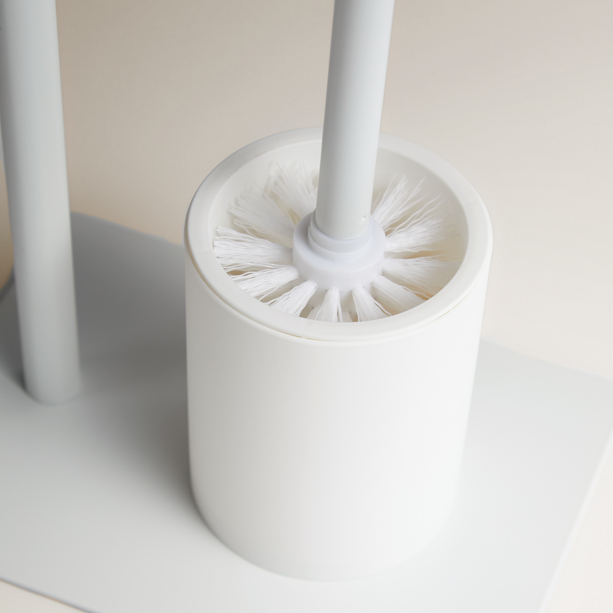 Piaçaba com Porta-Rolos de Pé Bie Branco-3