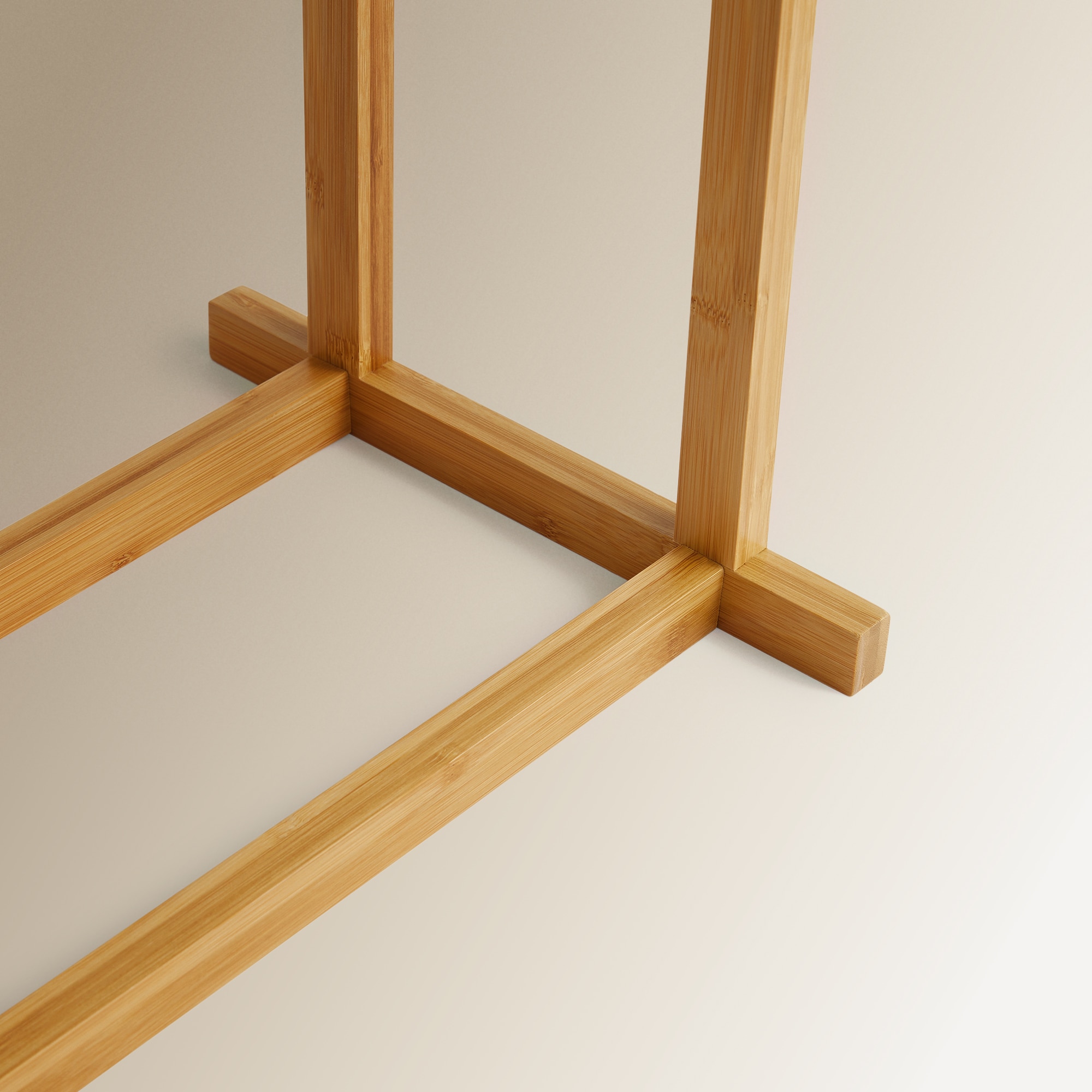 Toalheiro de Pé Duplo de Bambu Naxos Bambu-5