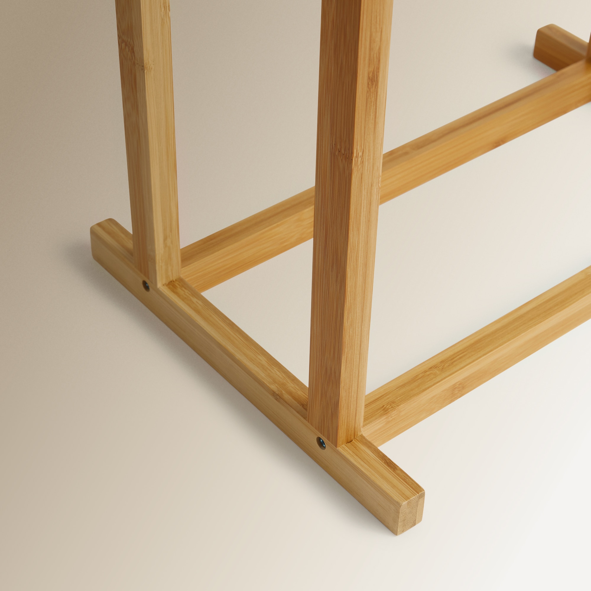 Toalheiro de Pé Duplo de Bambu Naxos Bambu-6