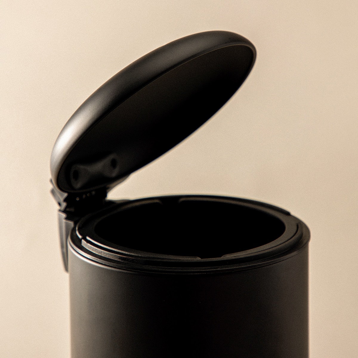 Imagen 3 de Papelera de baño Essential Cosmic - Negro mate 3 litros Negro mate