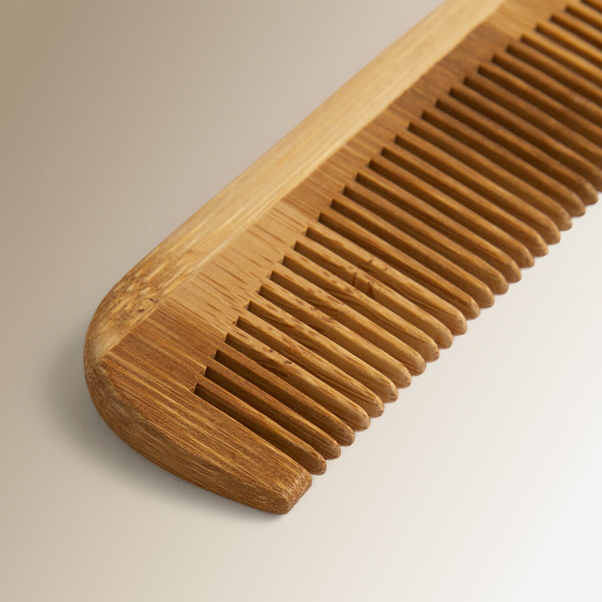 Peine de mano con mango de bambú Kida El Corte Inglés Natural-3
