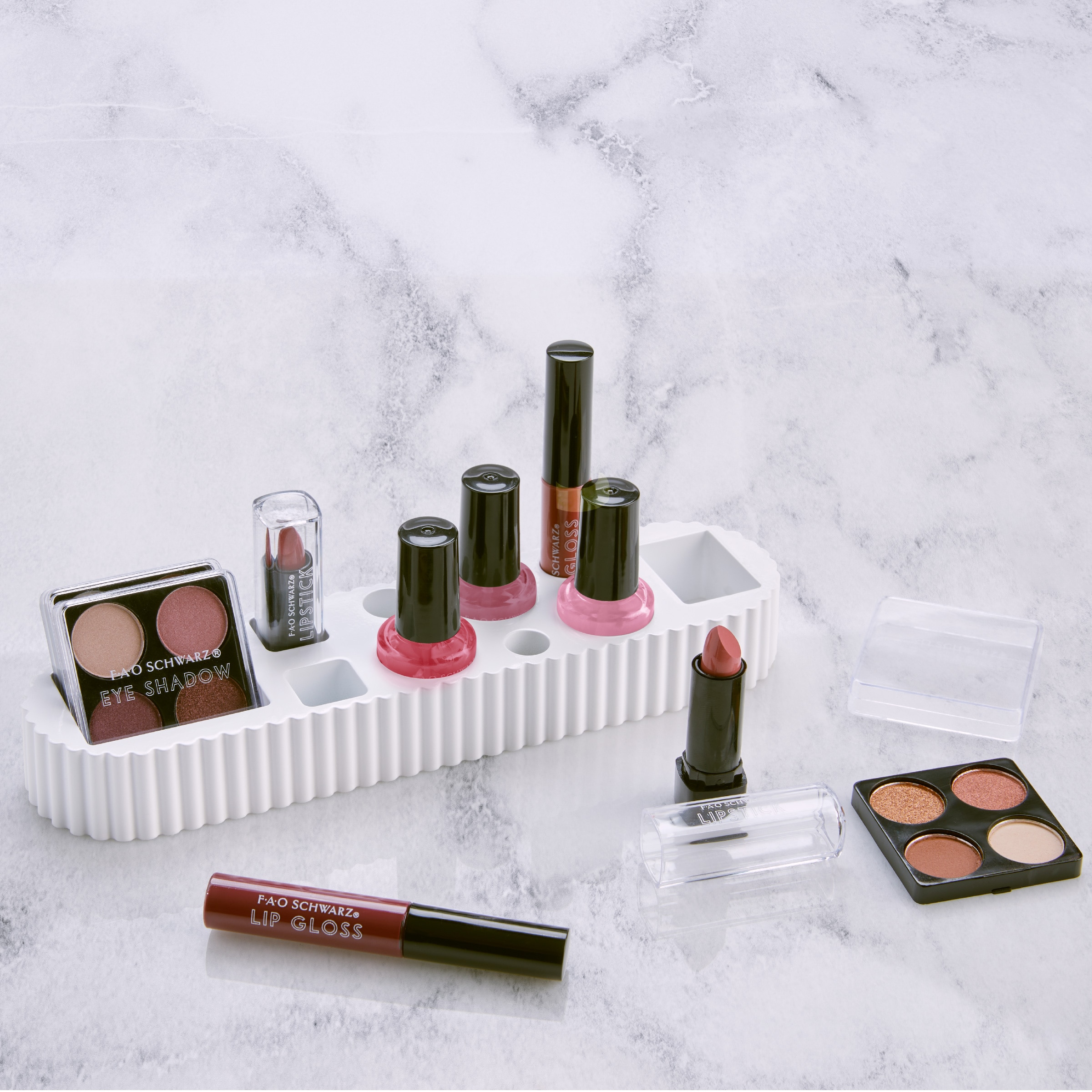 Estudio de maquillaje 24 piezas F.A.O. Schwarz 4