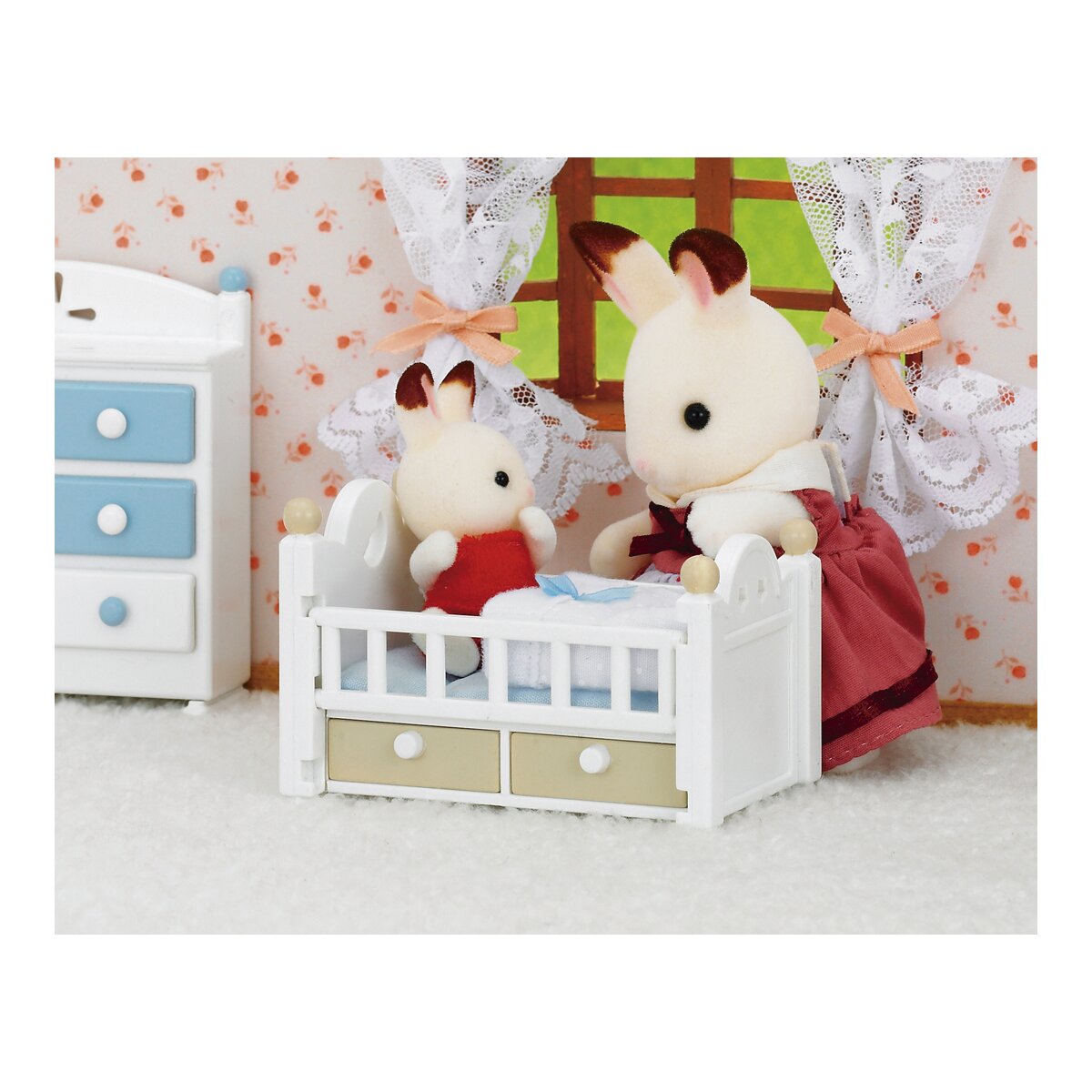 Set bebé conejo chocolate Sylvanian Families 4