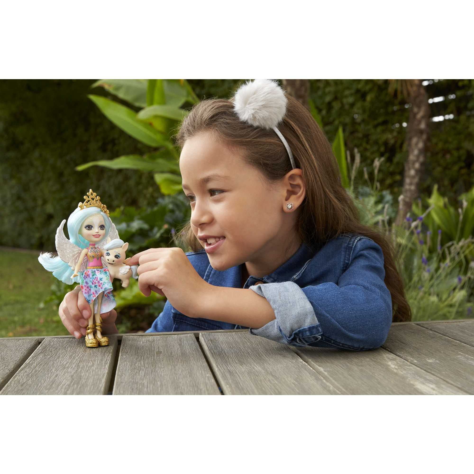 Muñeca Pegaso con pegaso mascota de juguete Royal Enchantimals 7