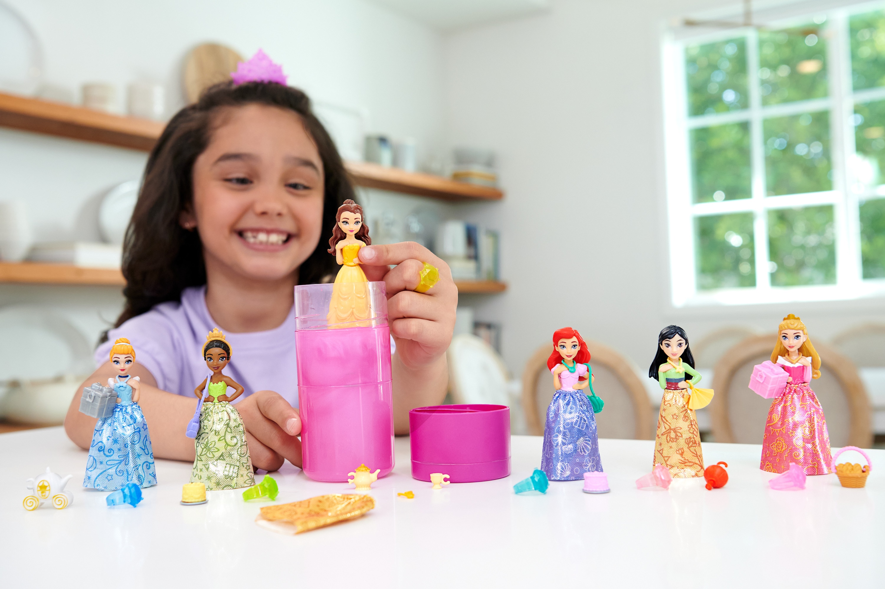 Disney Princess Minis Muñeca Royal Color Reveal Fiesta Mattel 3