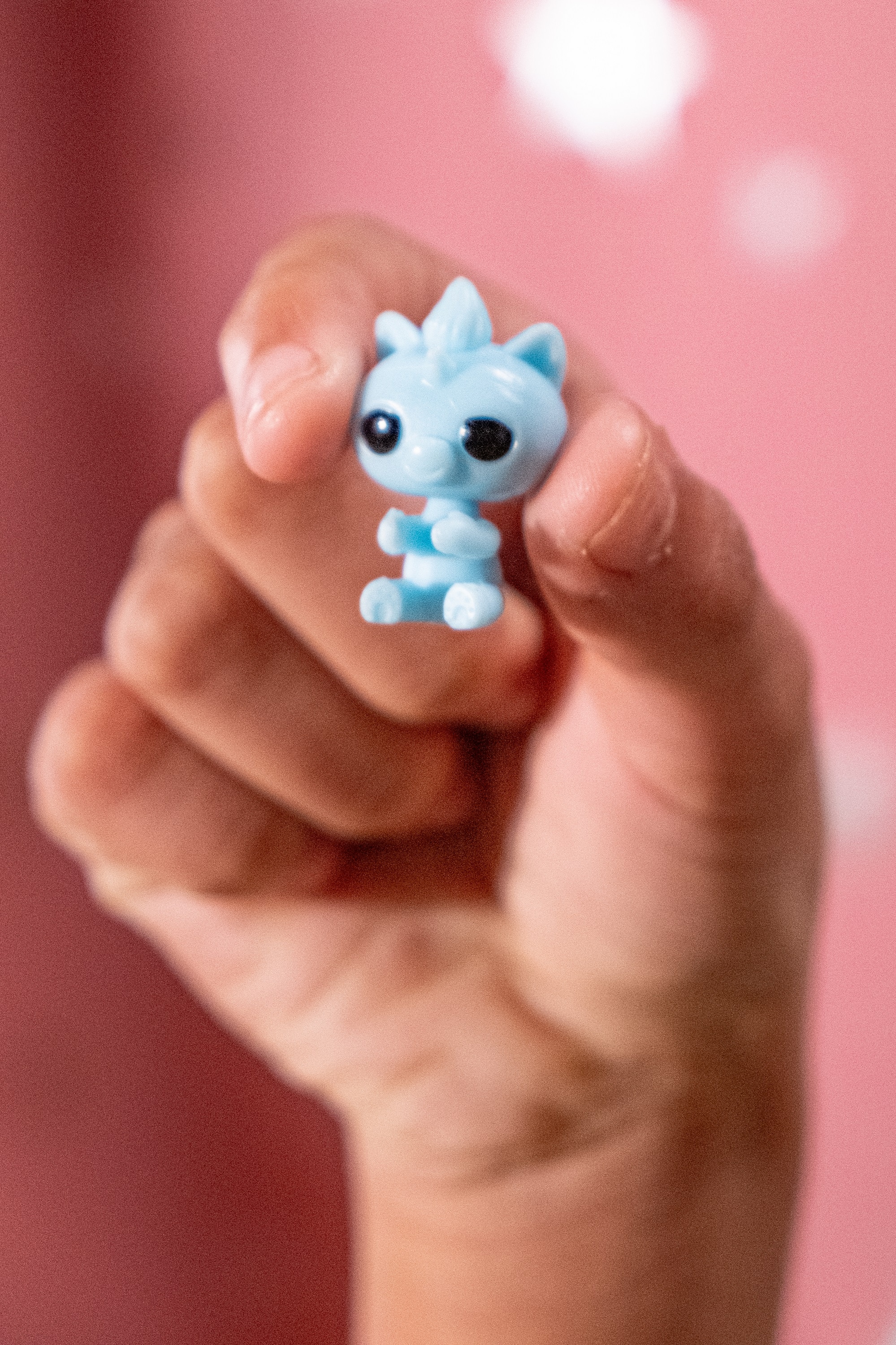 Minimuñeco Pinkie Fingerlings modelos surtidos 8