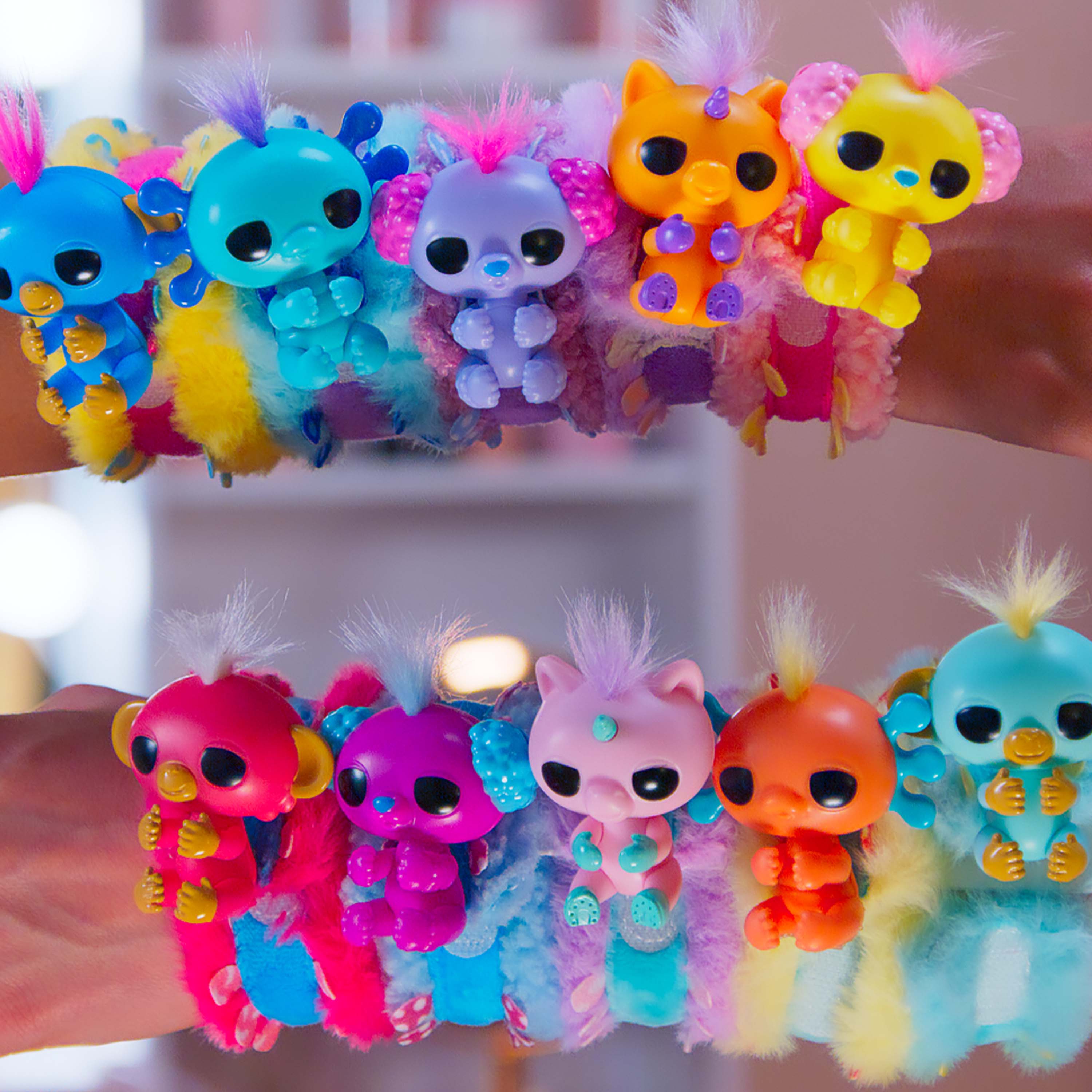 Minimuñeco Pinkie Fingerlings modelos surtidos 12