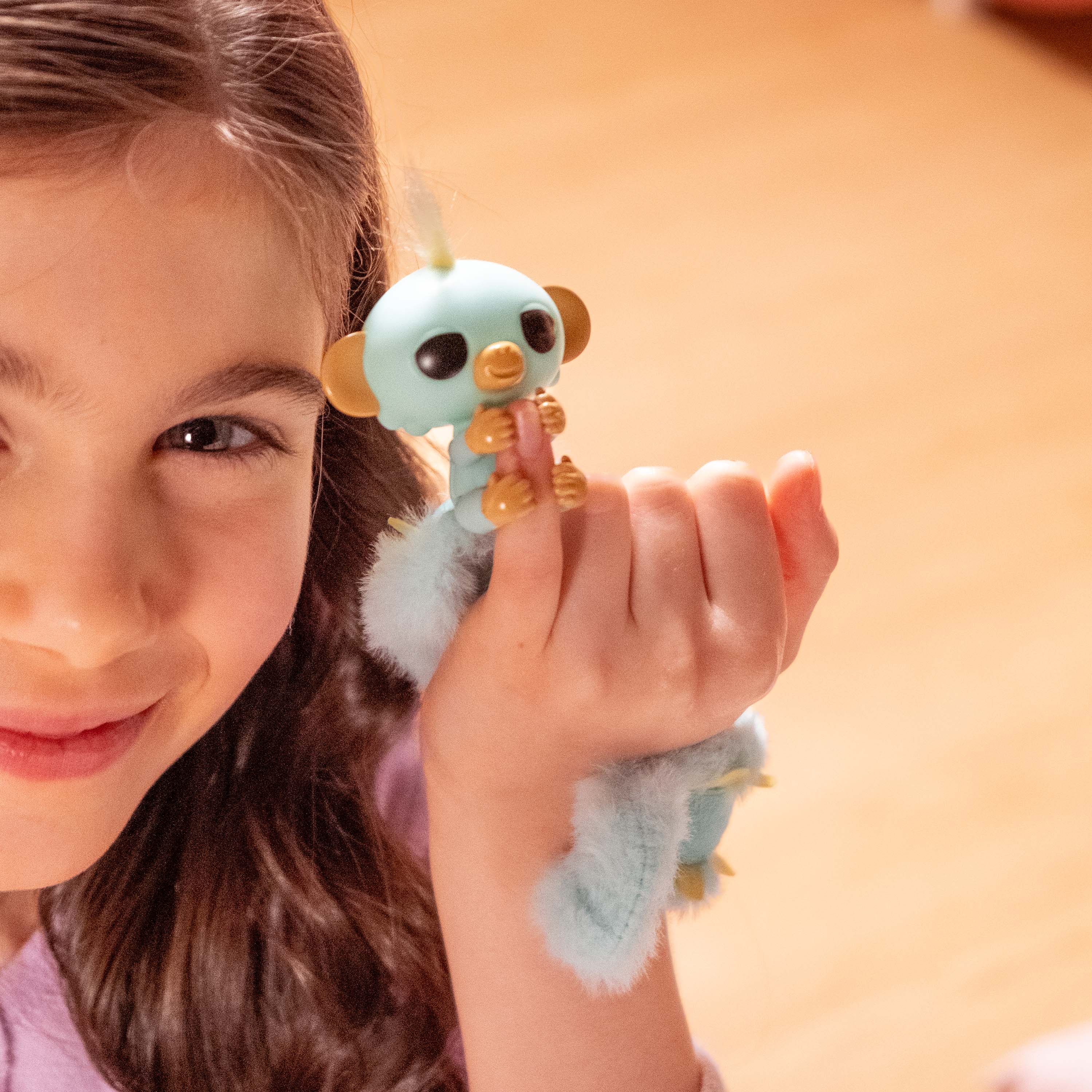 Minimuñeco Pinkie Fingerlings modelos surtidos 17