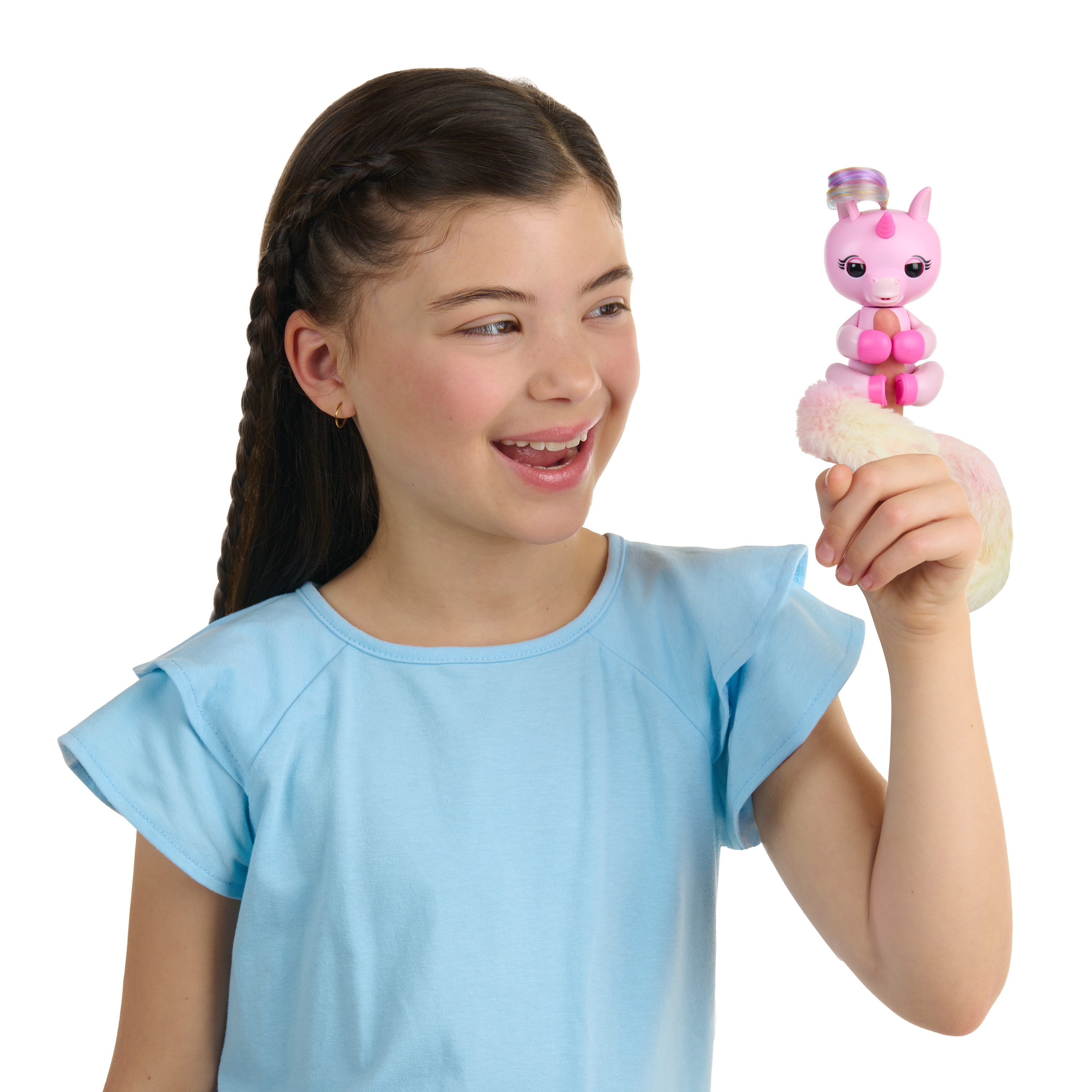 Fingerlings colas sorpresa: desenreda la larga cola para descubrir las sorpresas en su interior, con mas de 70 sonidos. Surtido 9