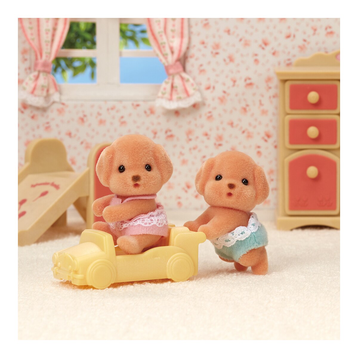 Mini muñecas mini mundos Gemelos Perro Caniche Sylvanian Families Epoch 2