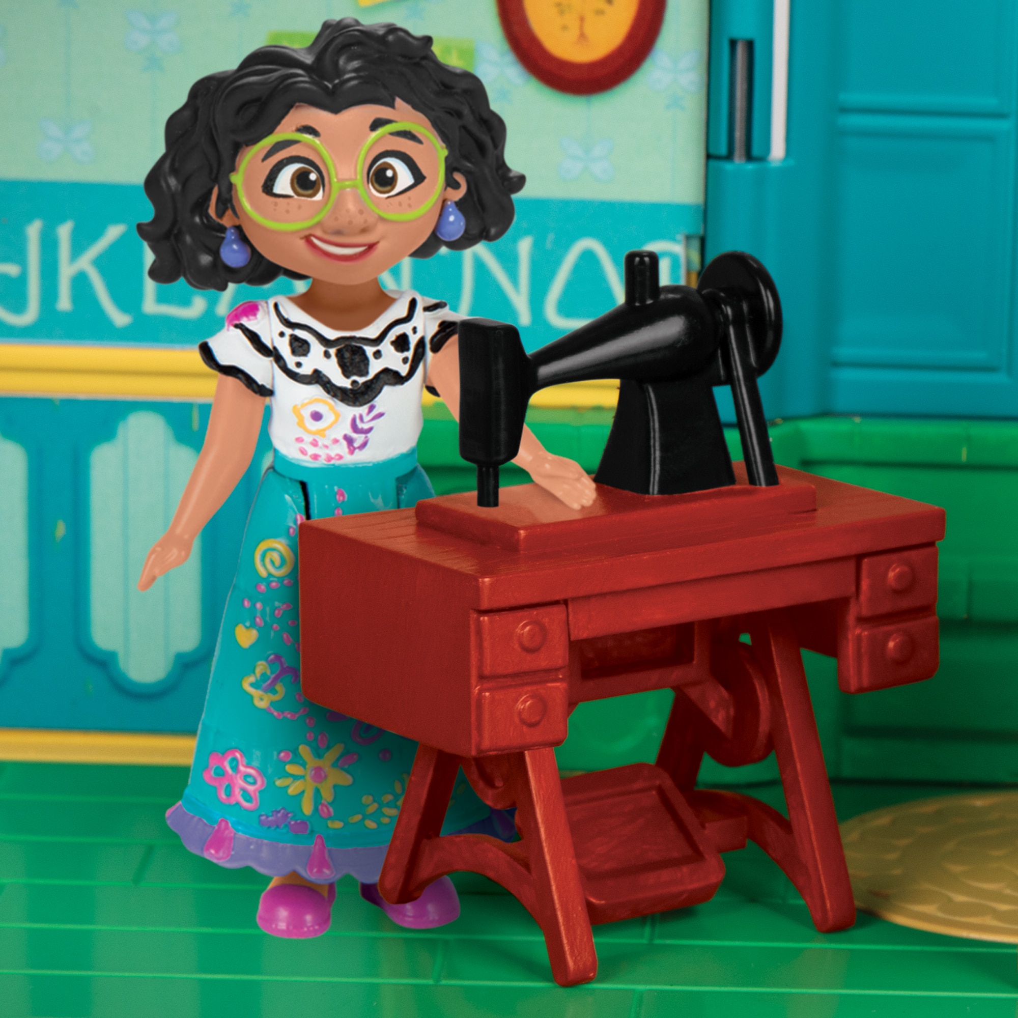 Encanto. Playset habitación mágica de Maribel 7