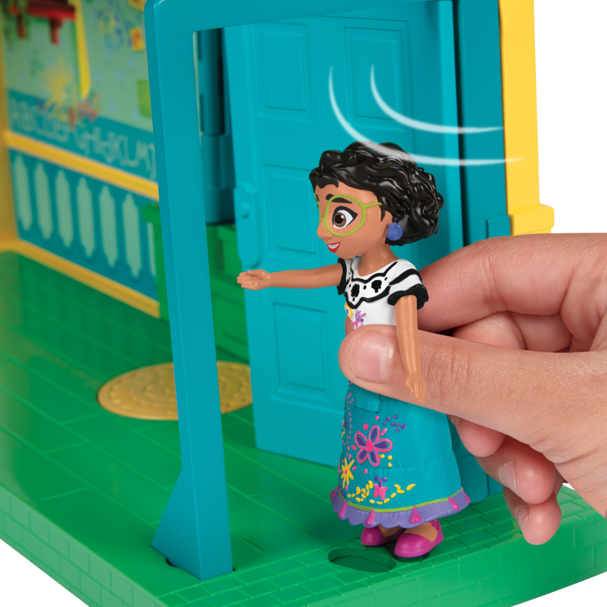 Encanto. Playset habitación mágica de Maribel 8
