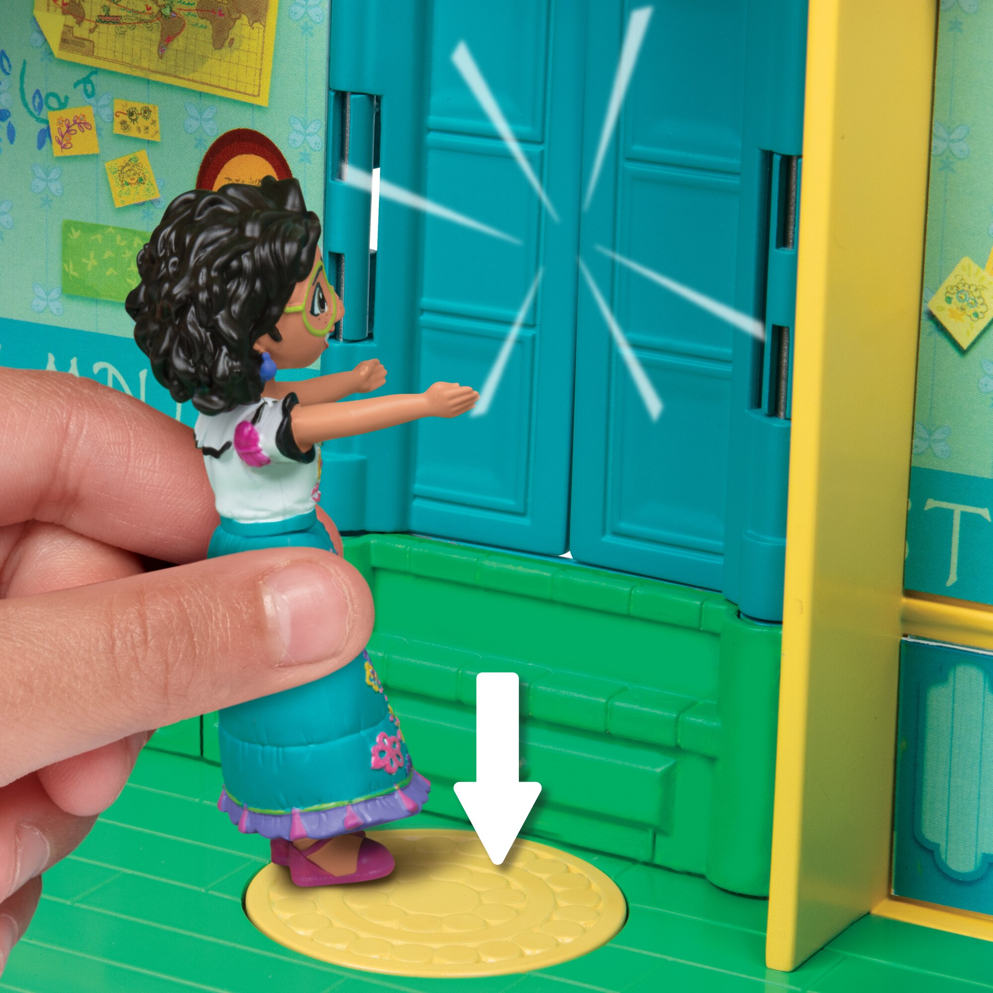 Encanto. Playset habitación mágica de Maribel 10